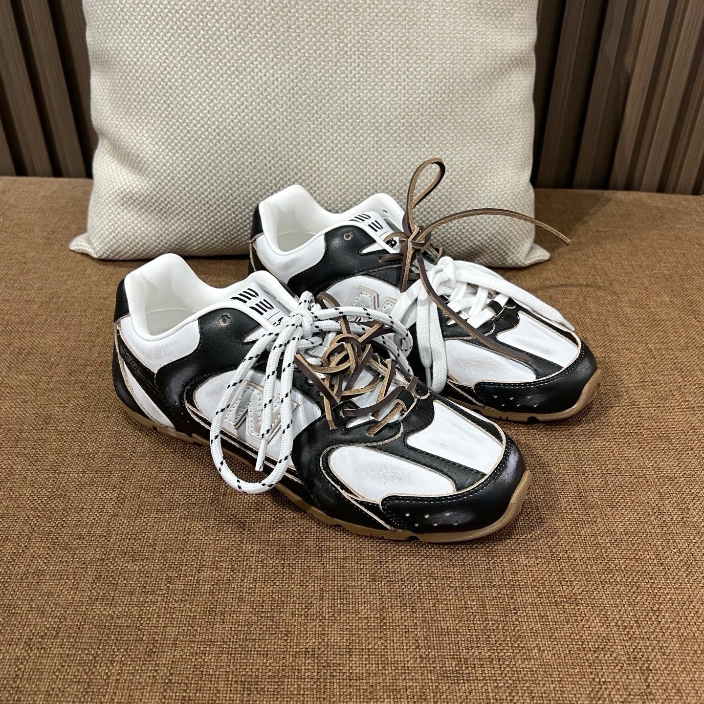 미우미우 X 뉴발란스 530 SL 가죽 스니커즈