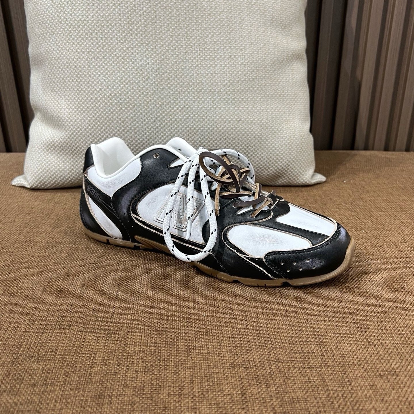 미우미우 X 뉴발란스 530 SL 가죽 스니커즈