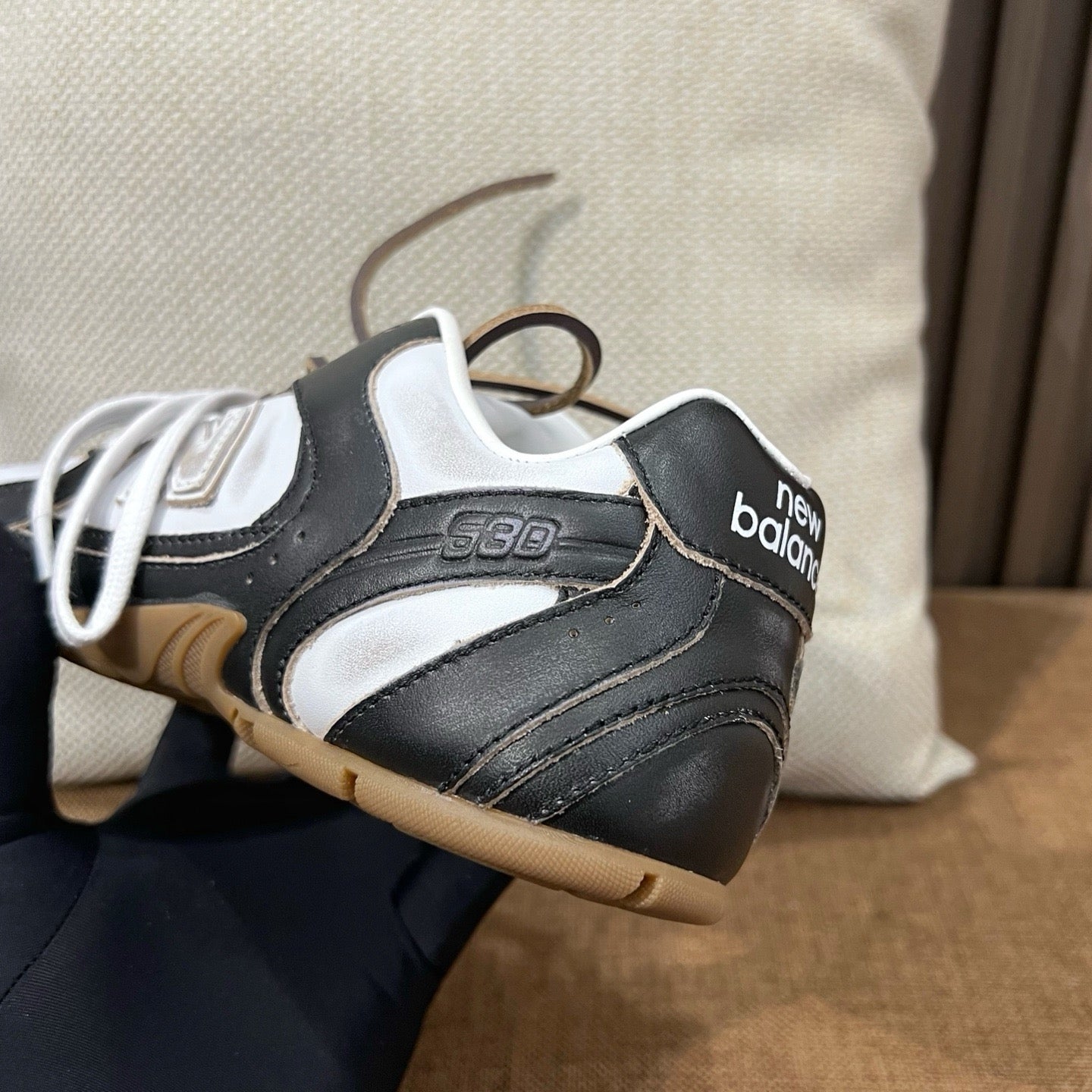 미우미우 X 뉴발란스 530 SL 가죽 스니커즈