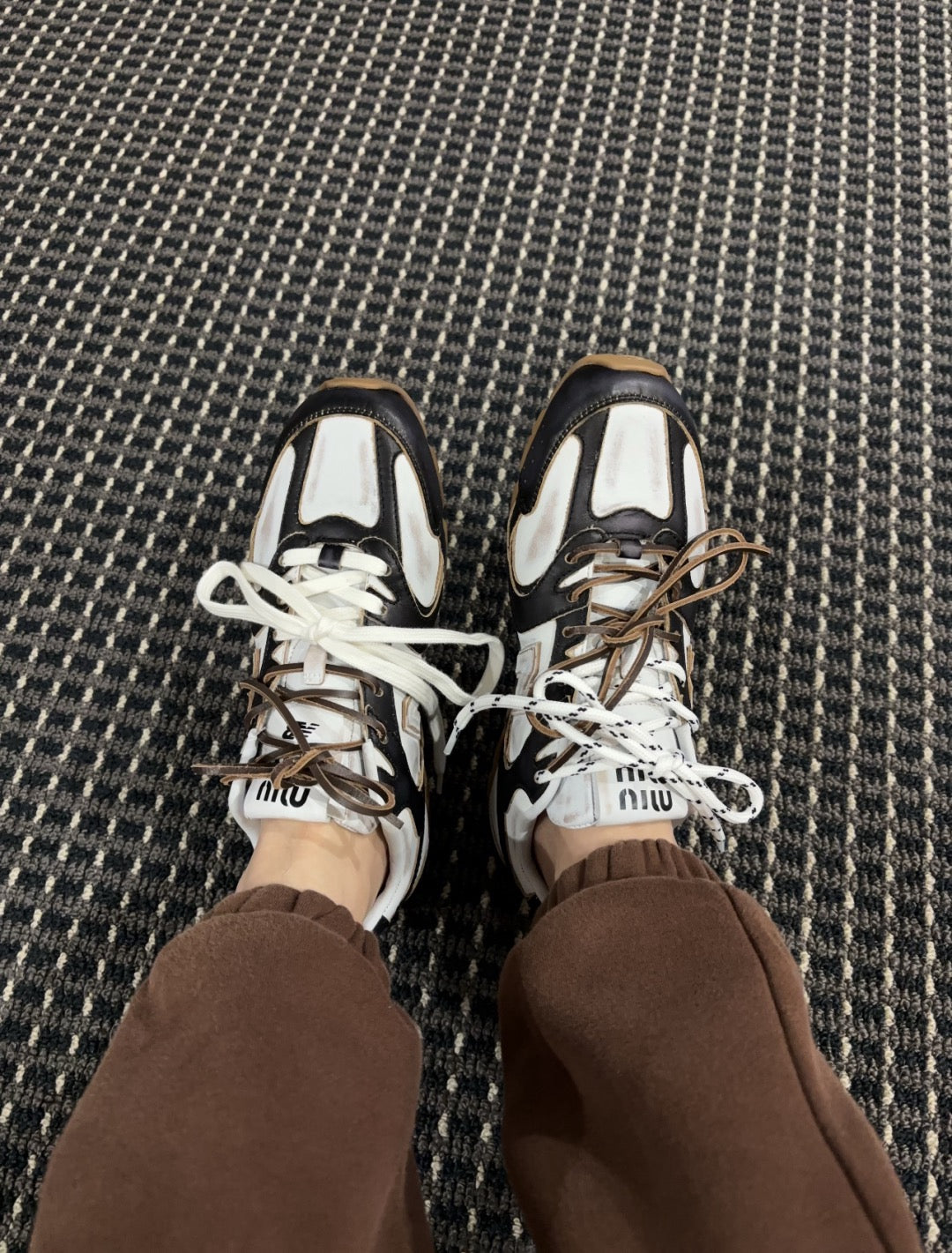 미우미우 X 뉴발란스 530 SL 가죽 스니커즈