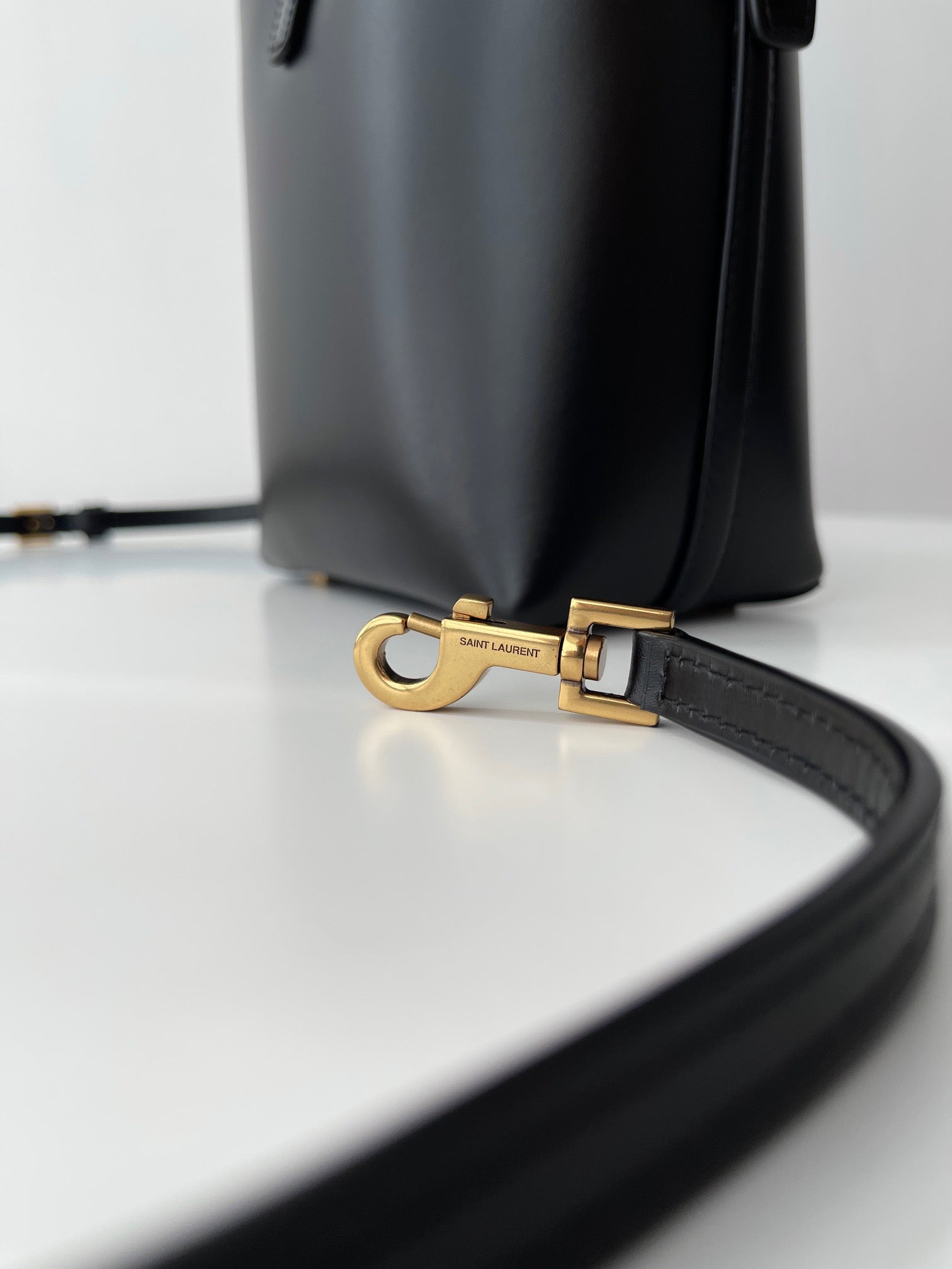 생로랑 LE 37 버킷백 미니