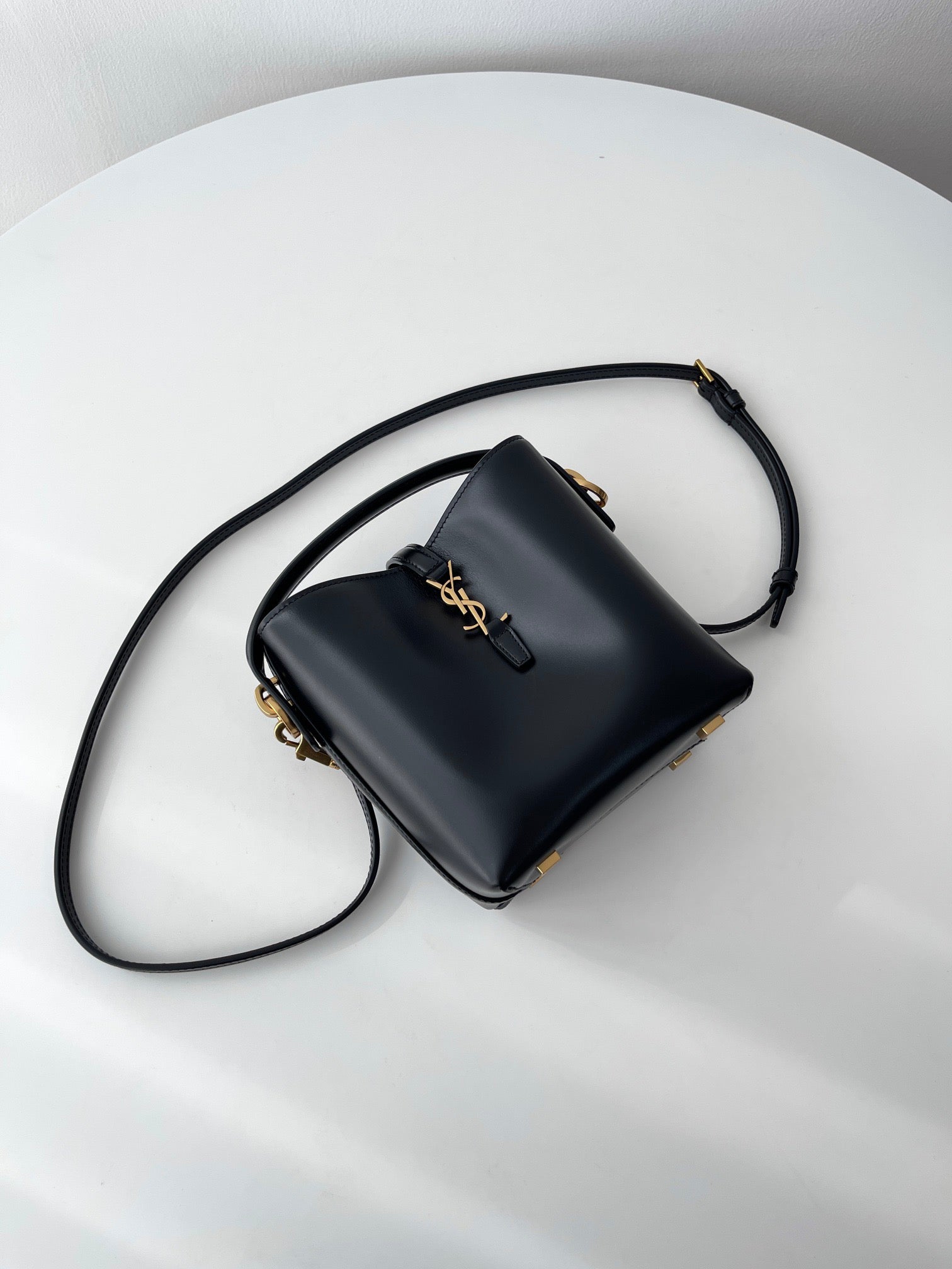 생로랑 LE 37 버킷백 미니