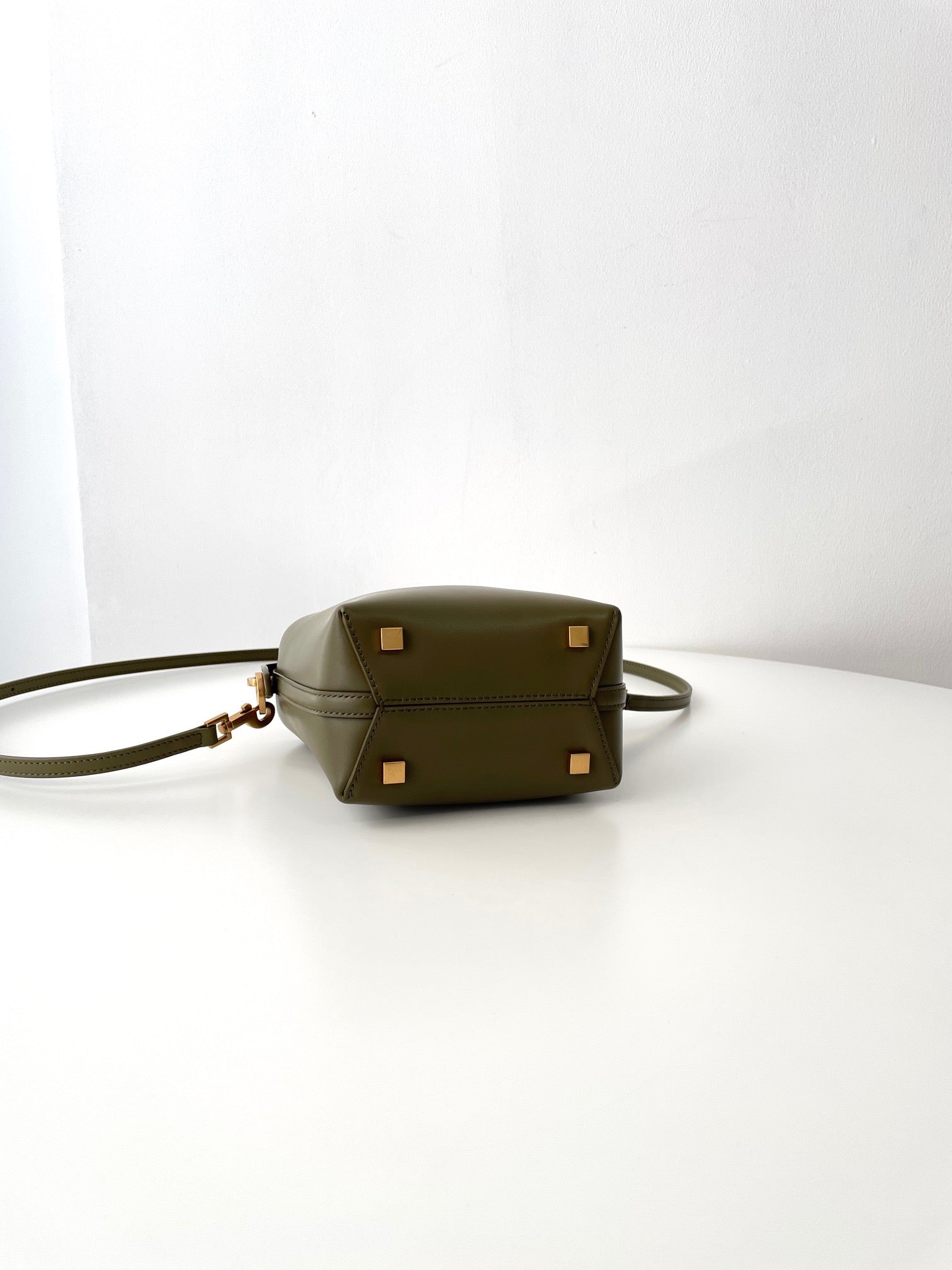 생로랑 LE 37 버킷백 미니