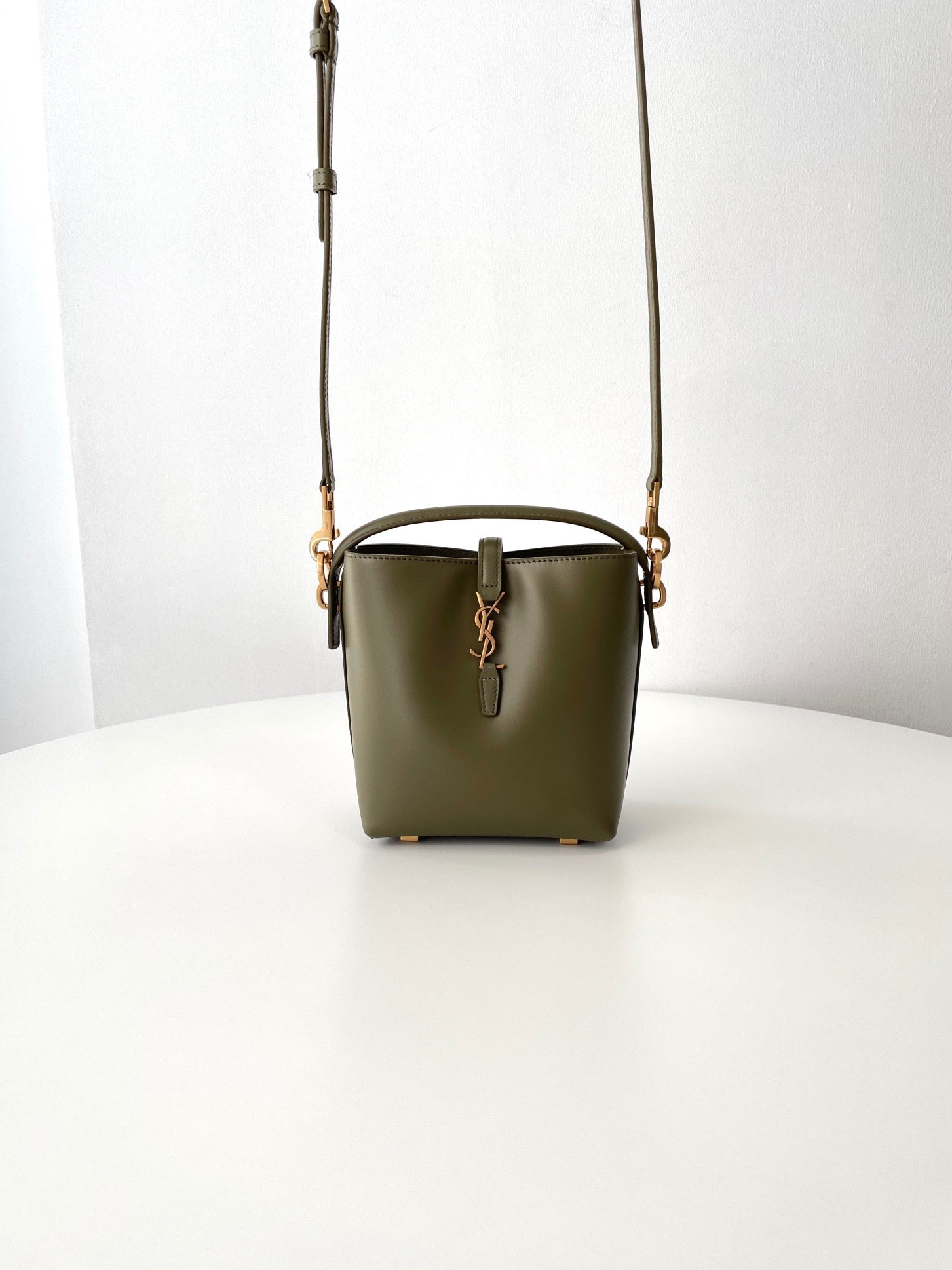 생로랑 LE 37 버킷백 미니