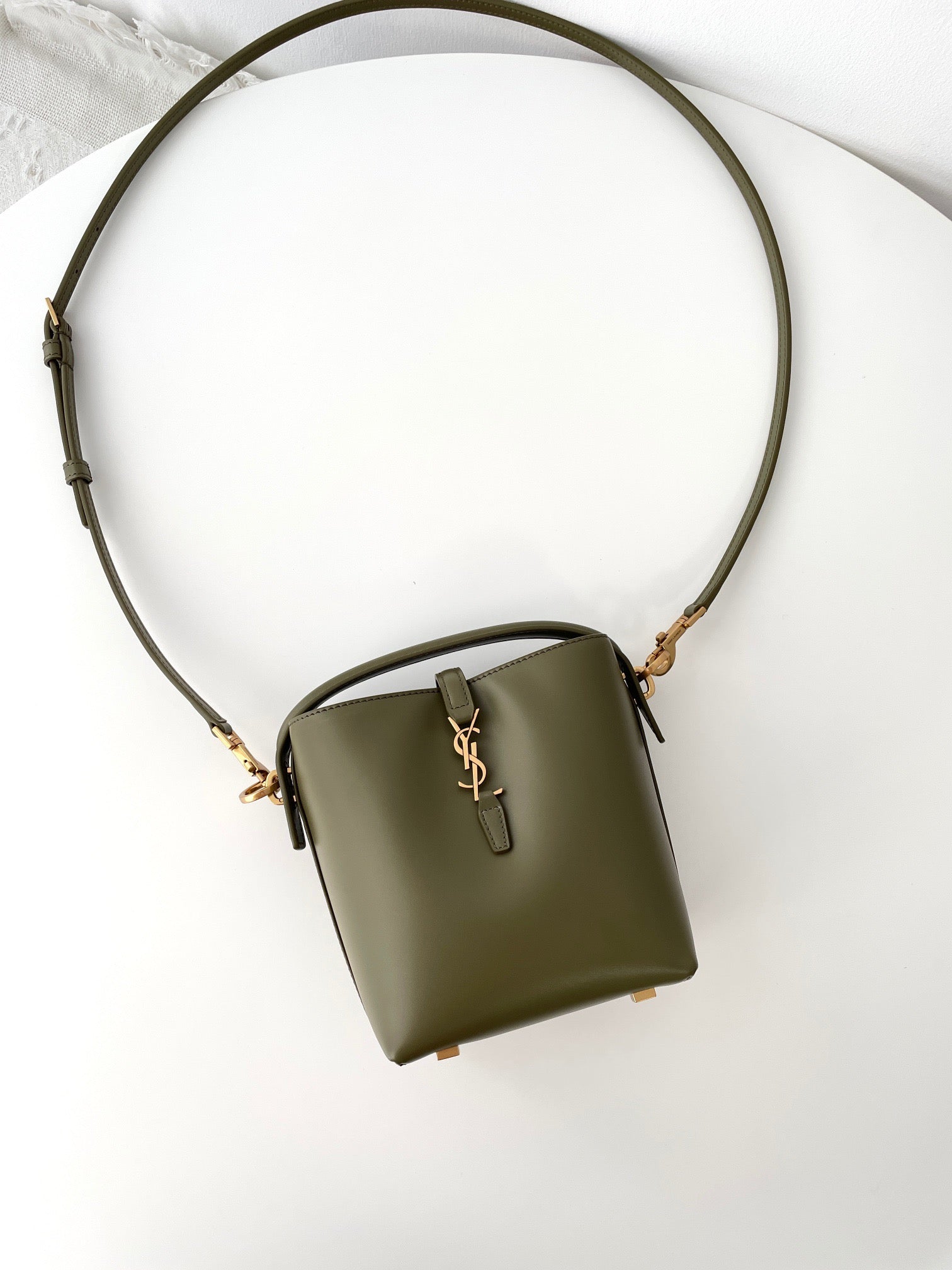 생로랑 LE 37 버킷백 미니