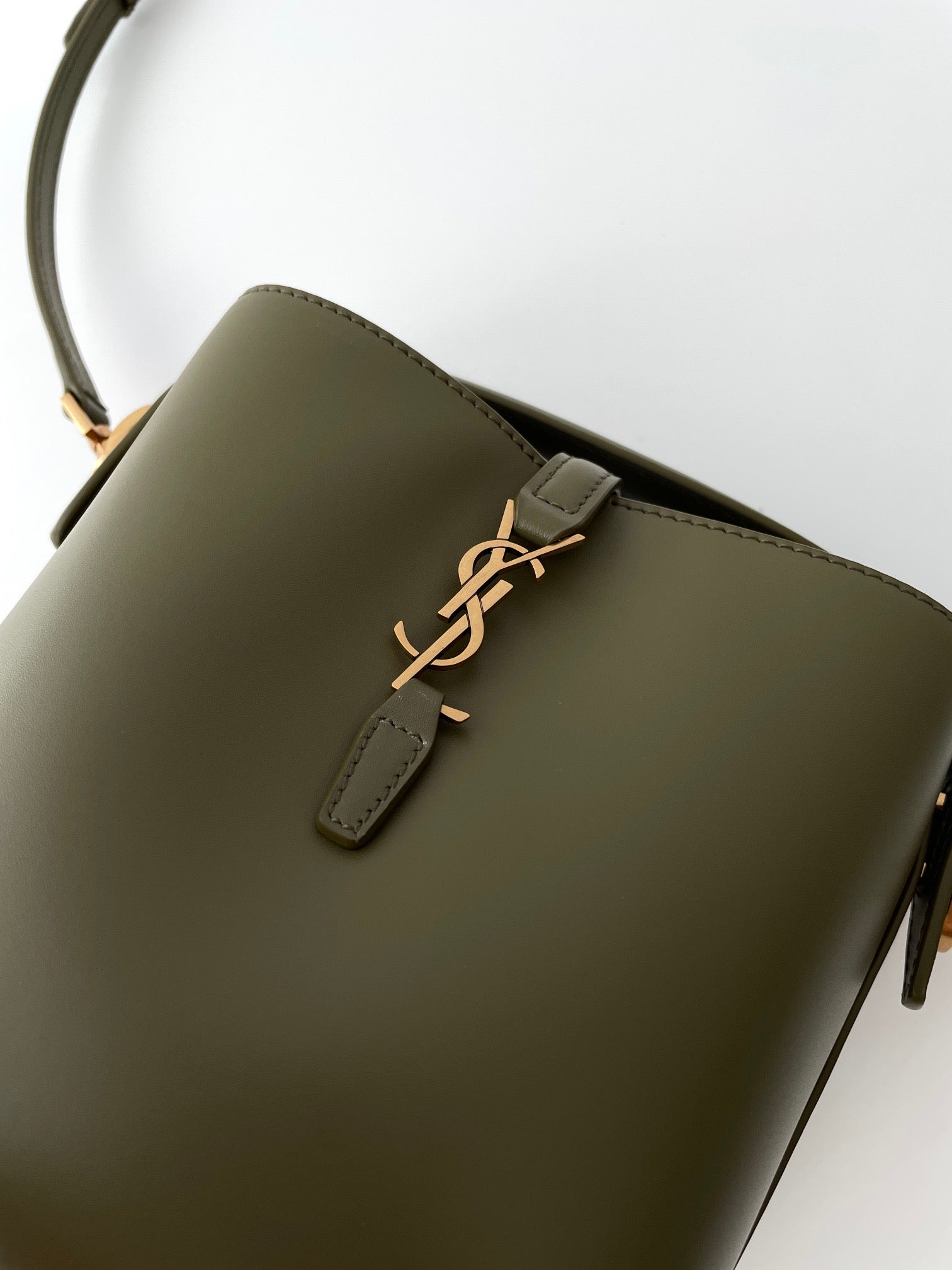 생로랑 LE 37 버킷백 미니