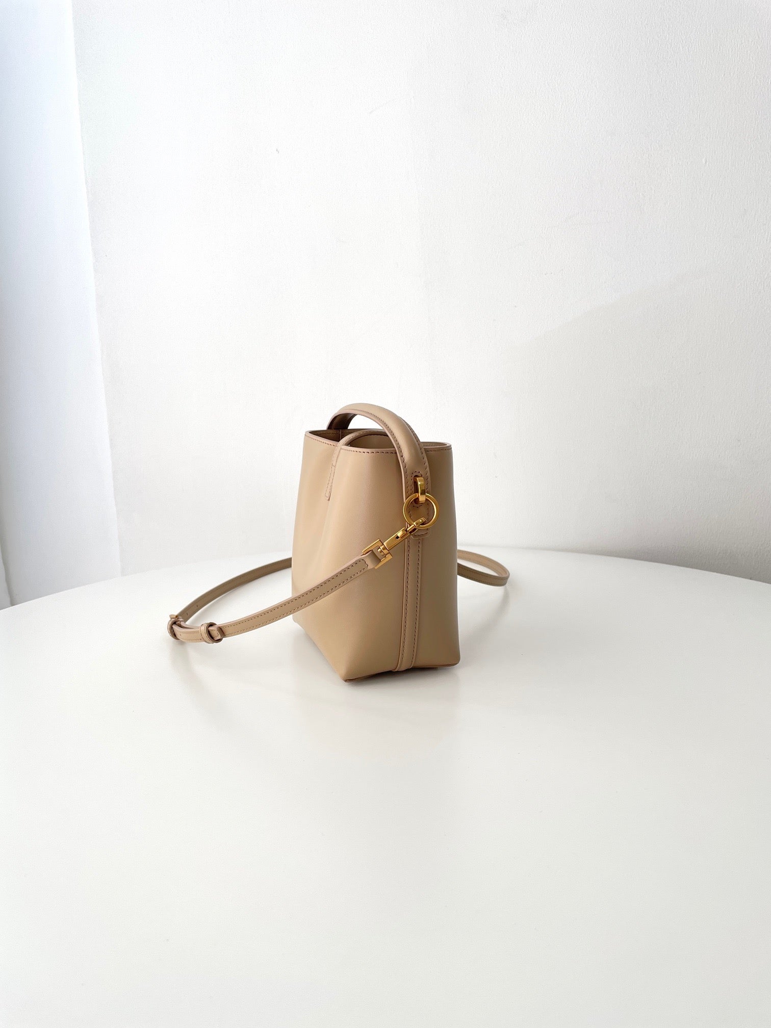 생로랑 LE 37 버킷백 미니