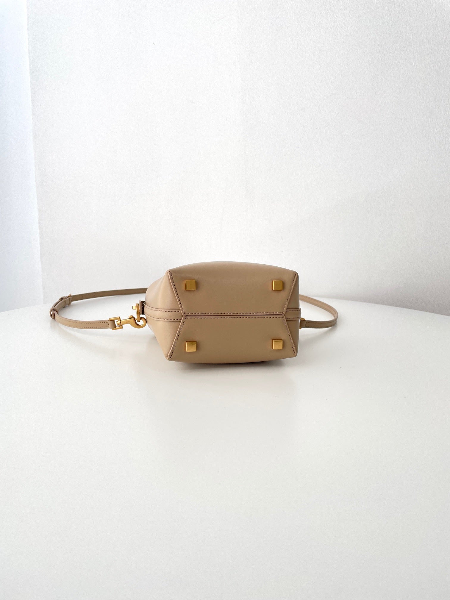 생로랑 LE 37 버킷백 미니