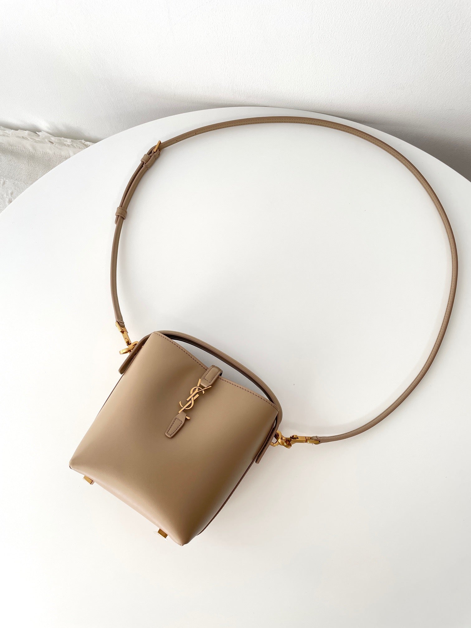 생로랑 LE 37 버킷백 미니