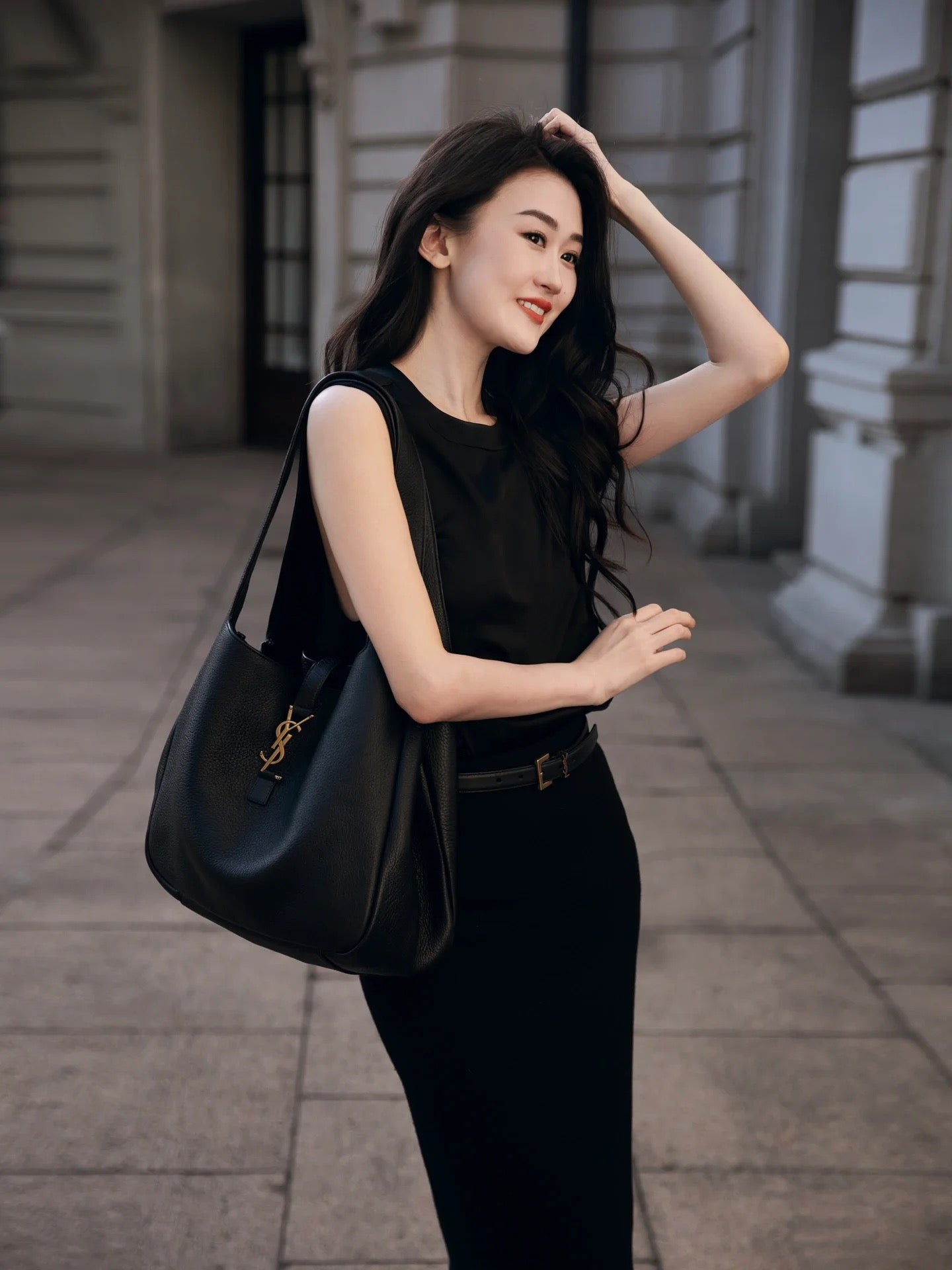 생로랑 LE 5À7 BEA 토트백 그레인 레더