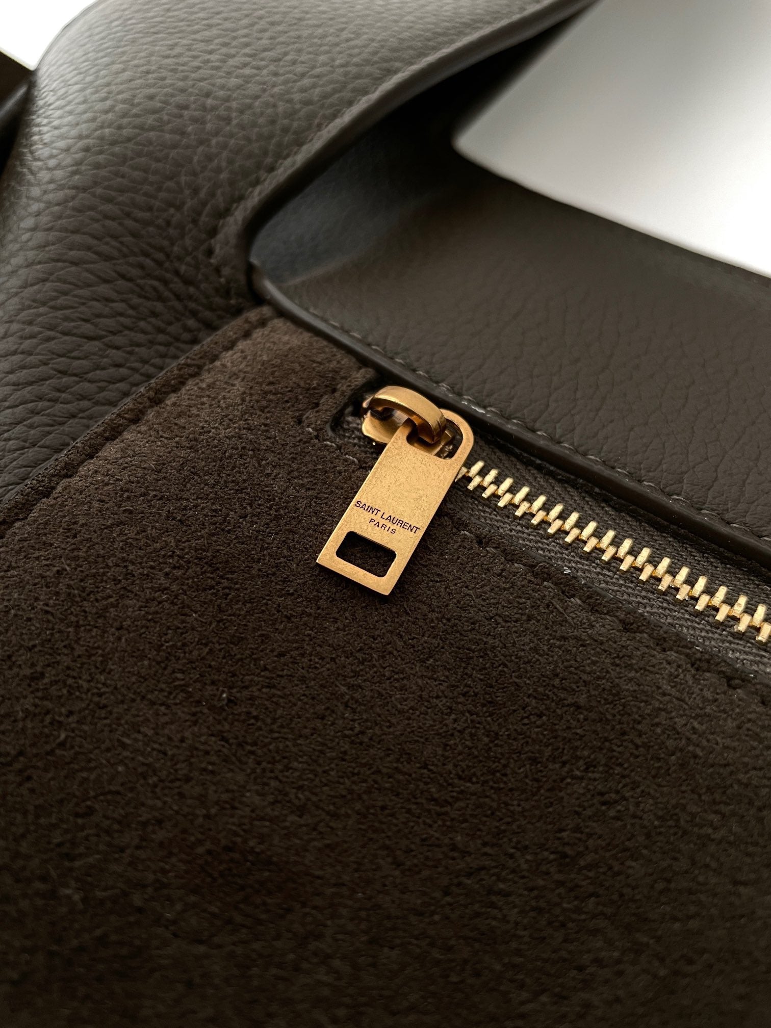 생로랑 LE 5À7 BEA 토트백 그레인 레더