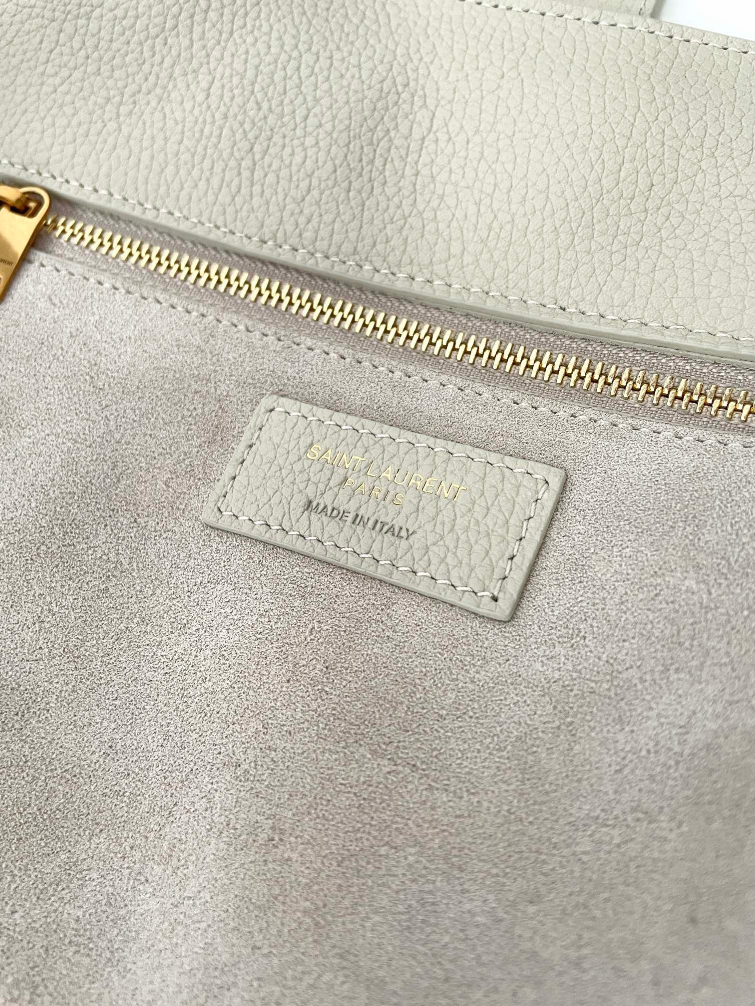 생로랑 LE 5À7 BEA 토트백 그레인 레더