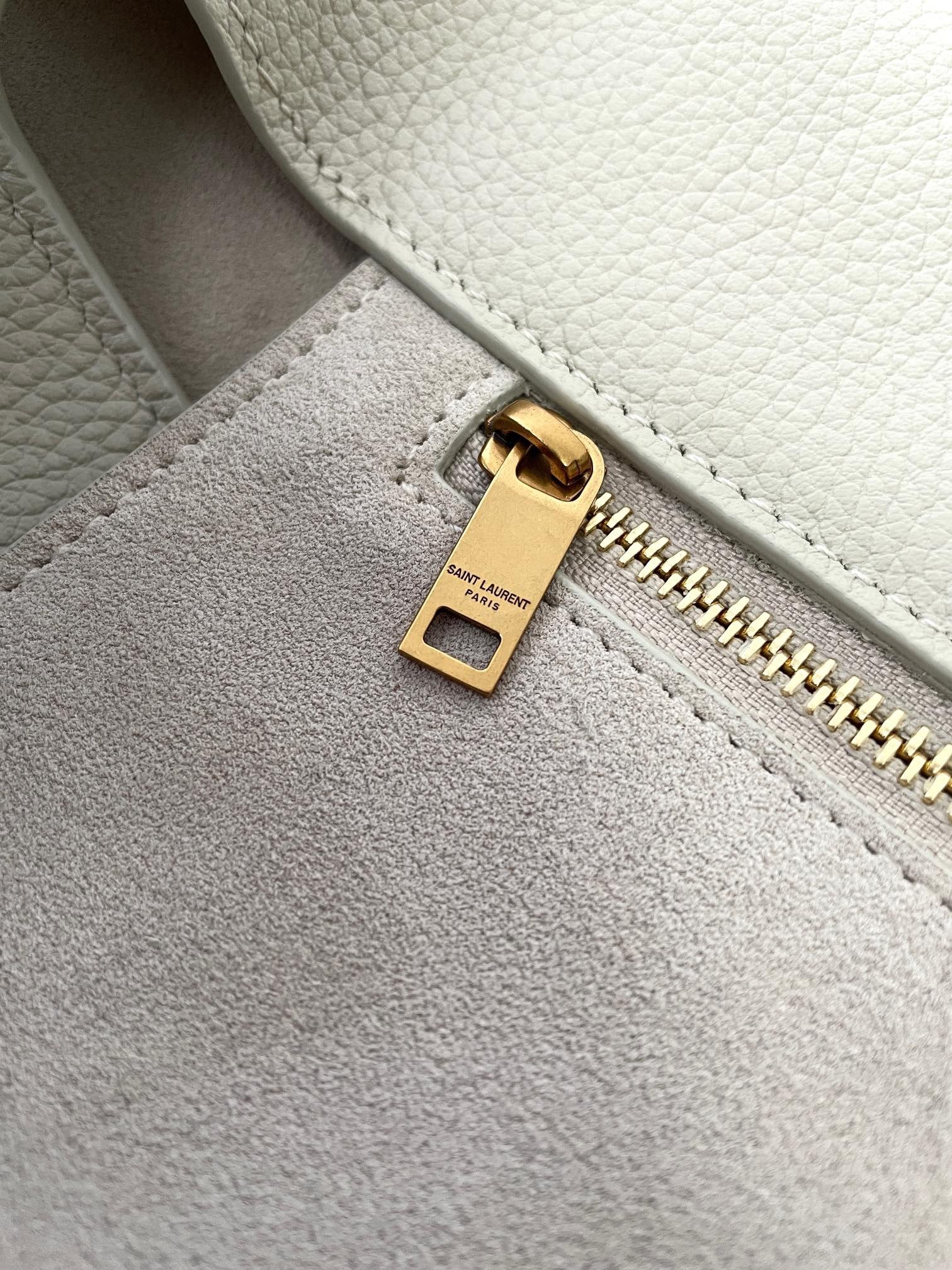 생로랑 LE 5À7 BEA 토트백 그레인 레더