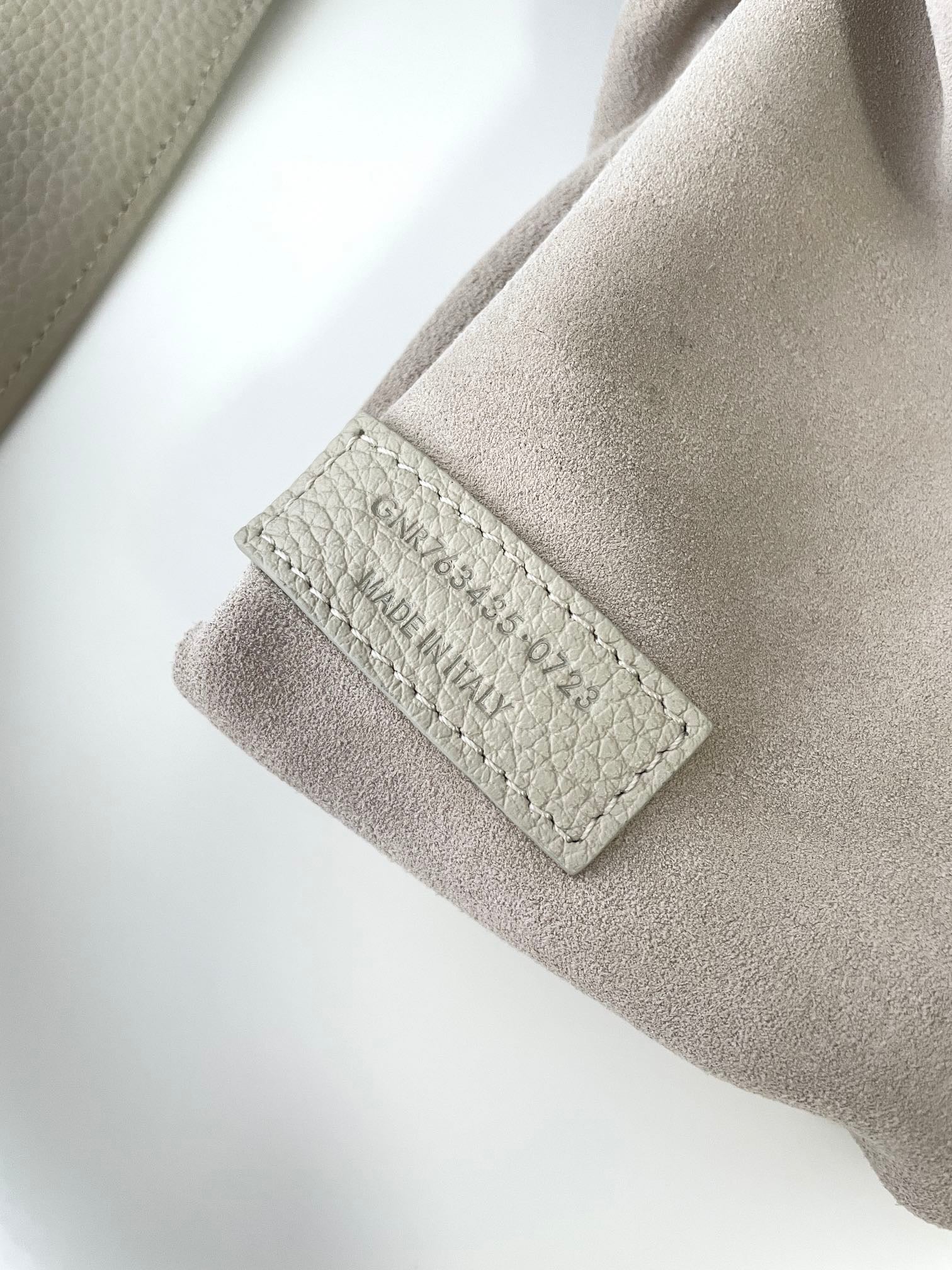 생로랑 LE 5À7 BEA 토트백 그레인 레더