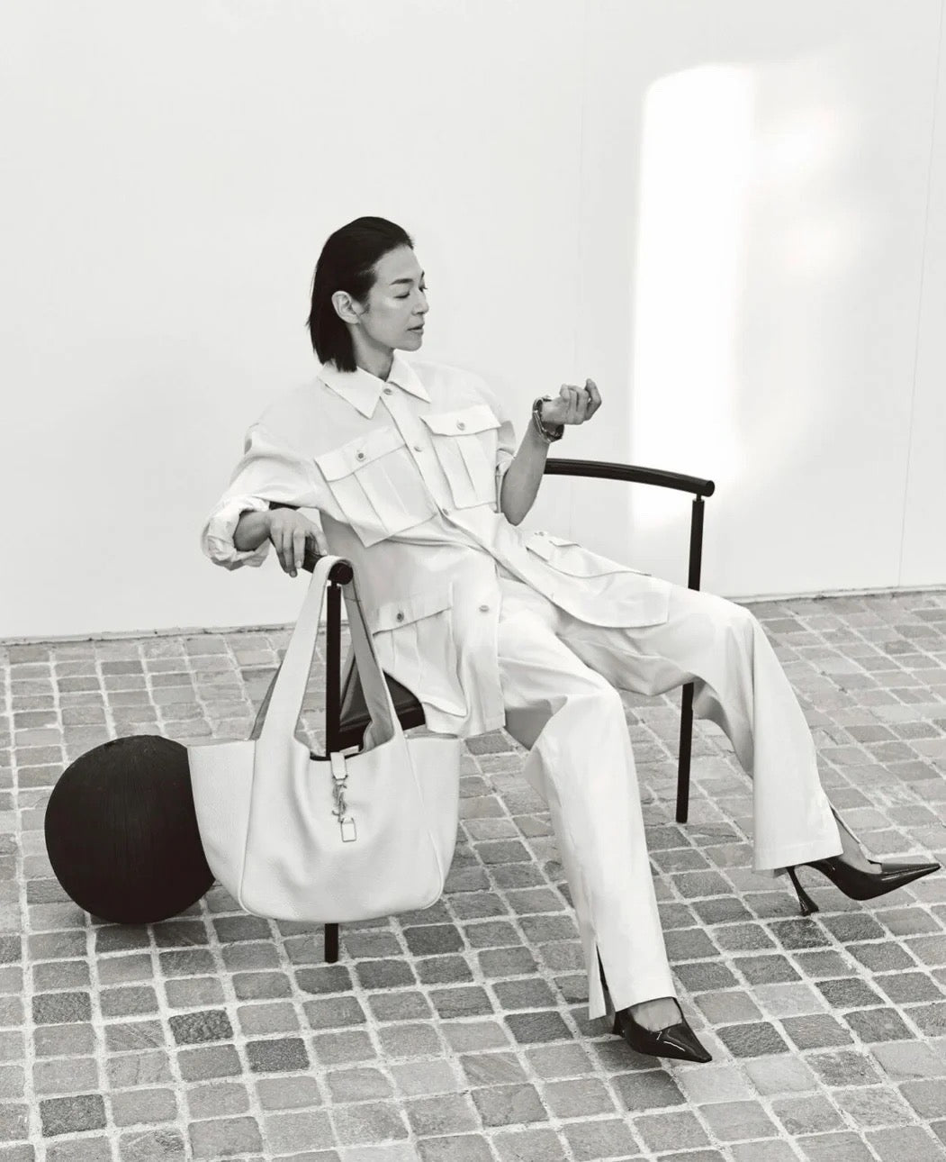 생로랑 LE 5À7 BEA 토트백 그레인 레더