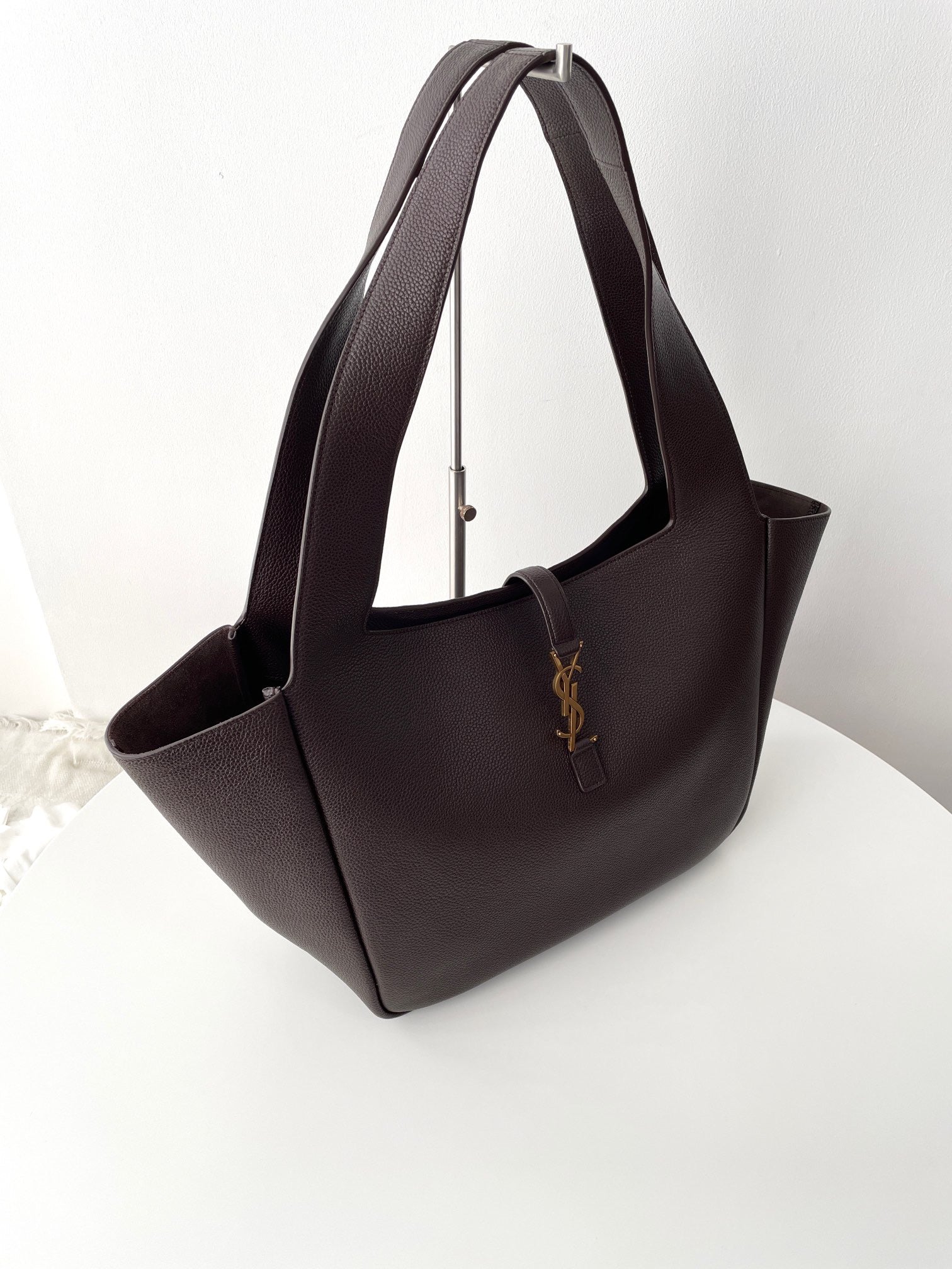 생로랑 LE 5À7 BEA 토트백 그레인 레더