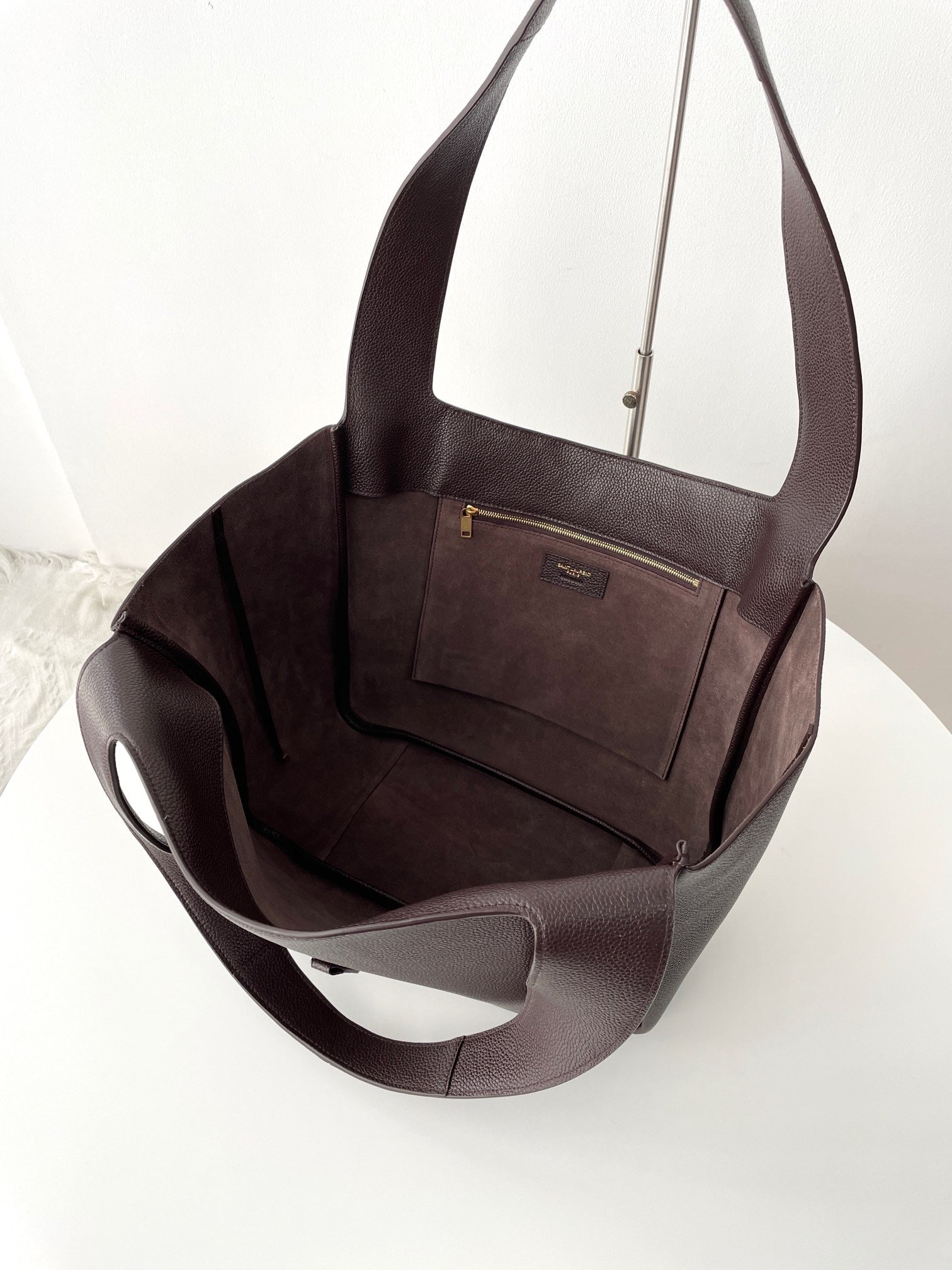 생로랑 LE 5À7 BEA 토트백 그레인 레더