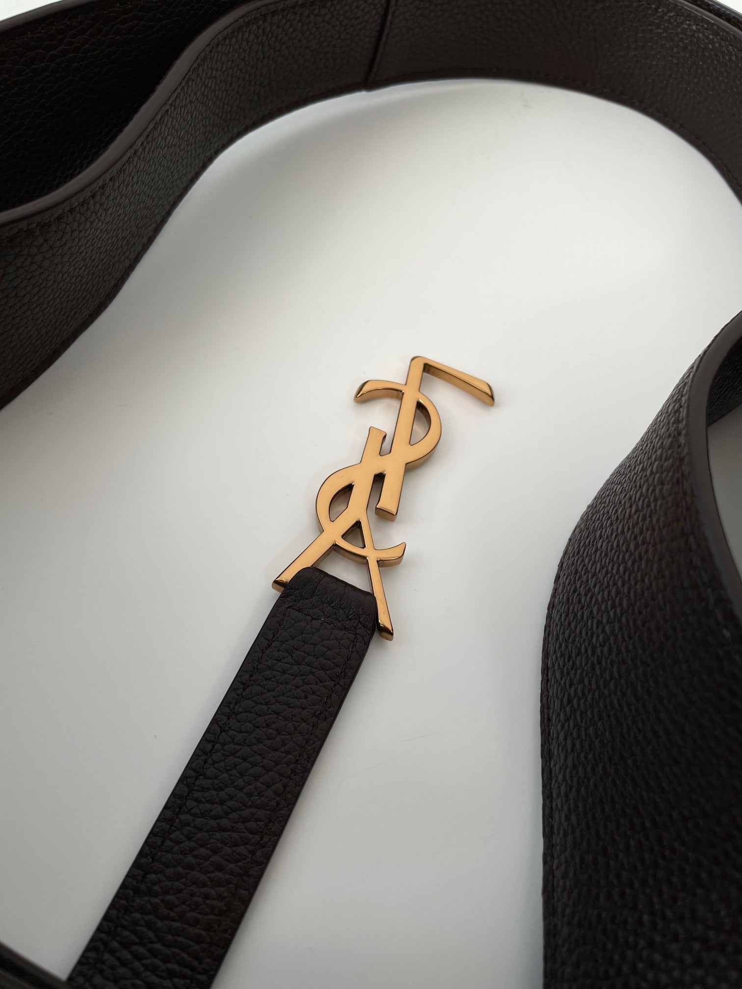 생로랑 LE 5À7 BEA 토트백 그레인 레더