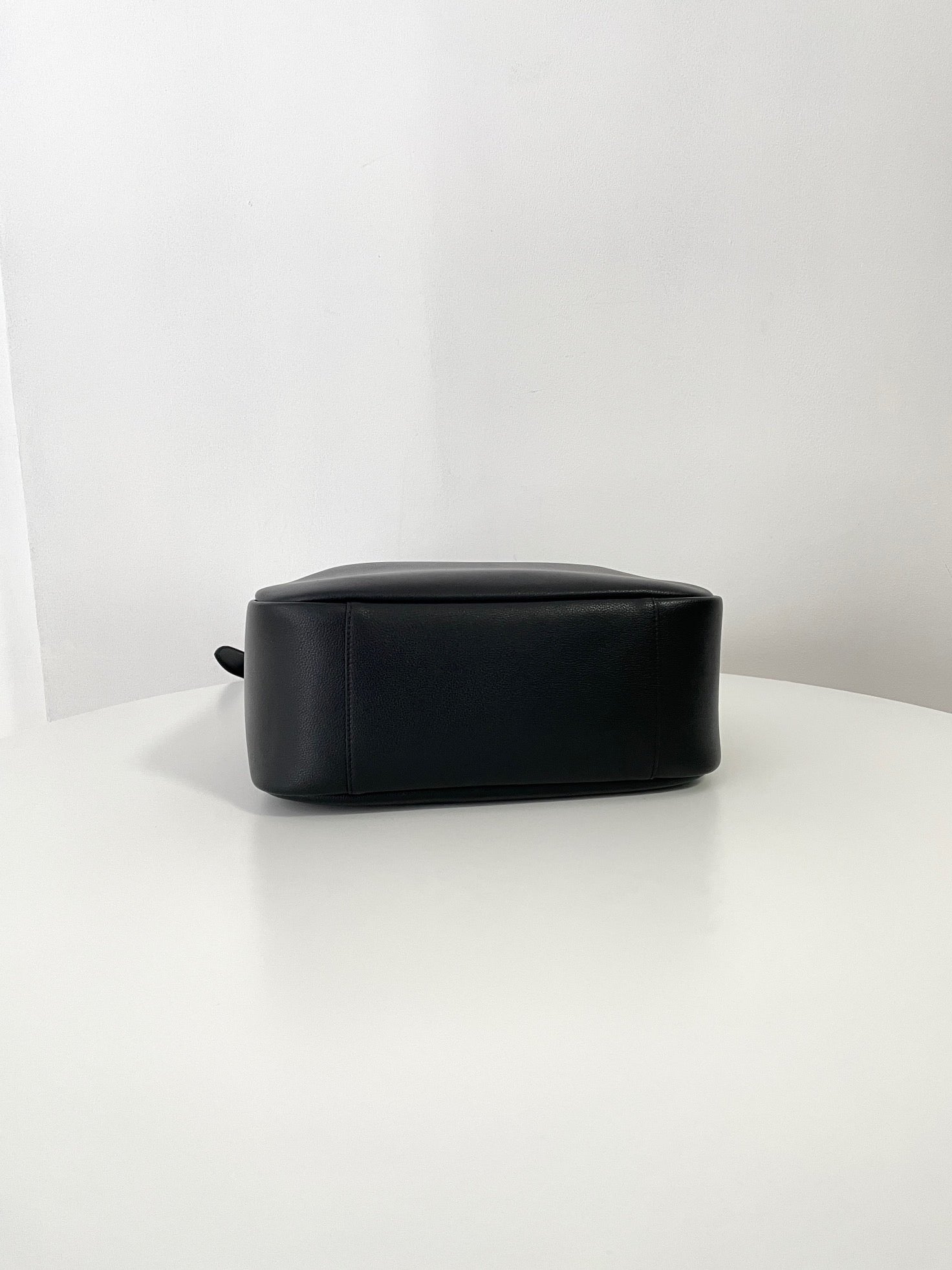 생로랑 LE 5À7 서플 라지 그레인 레더