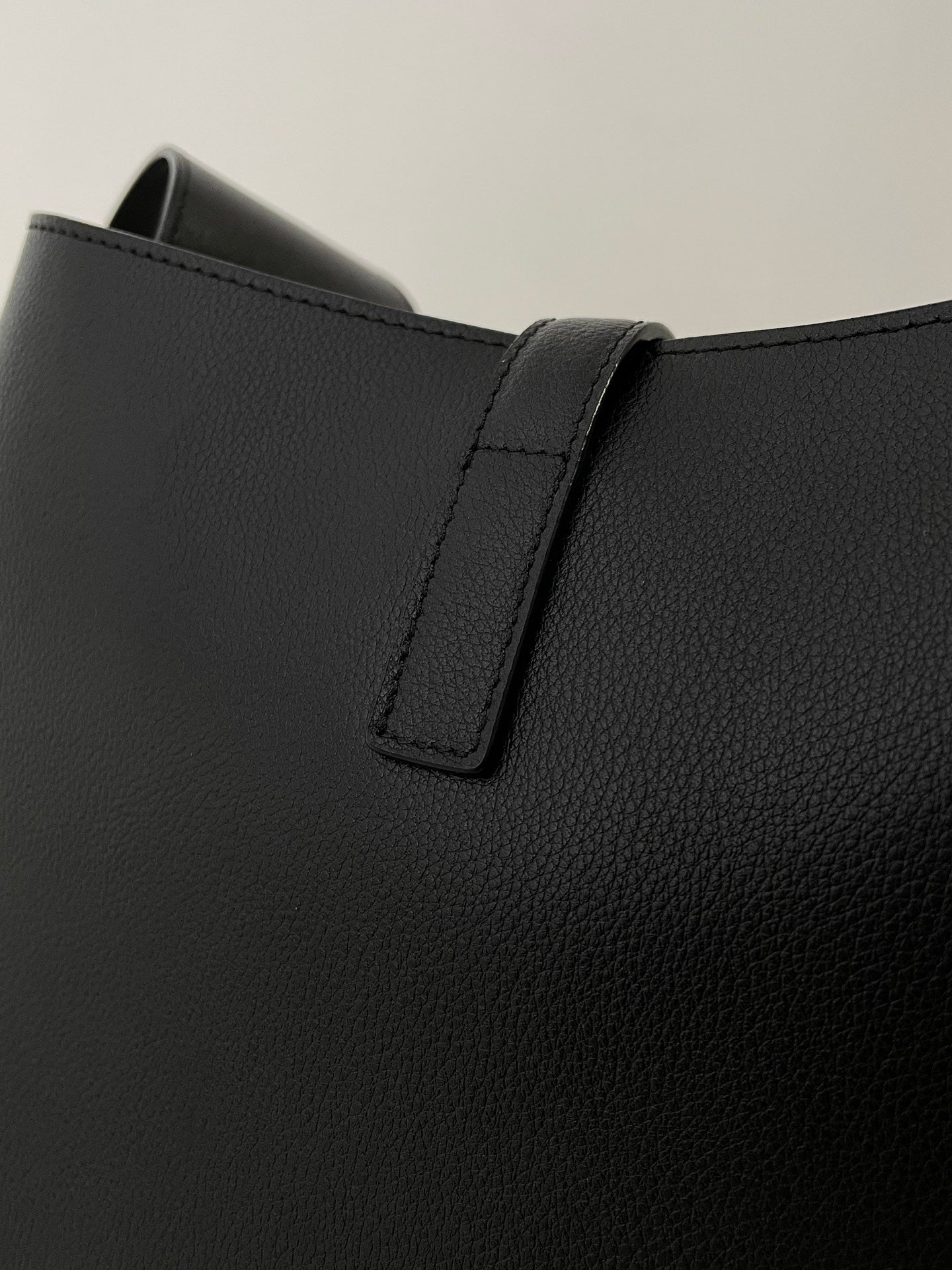 생로랑 LE 5À7 서플 라지 그레인 레더