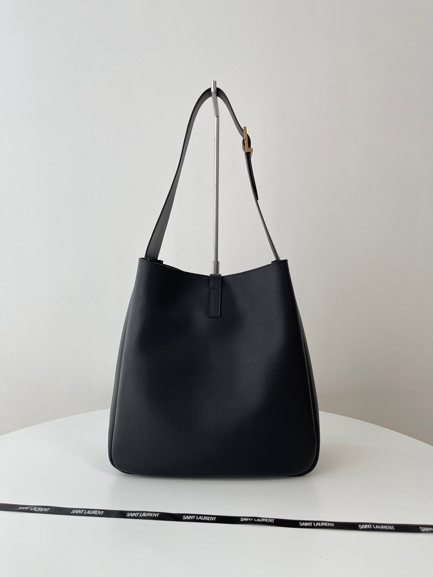 생로랑 LE 5À7 서플 라지 그레인 레더