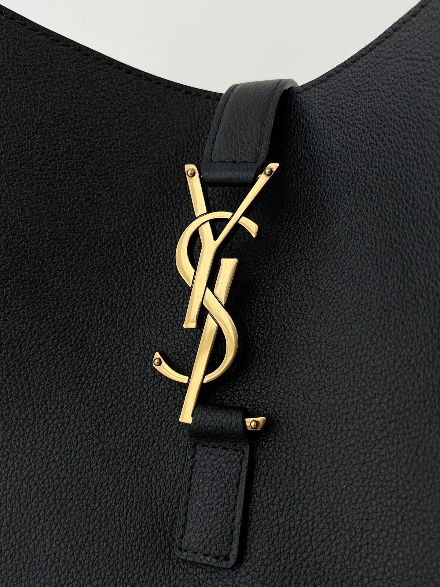 생로랑 LE 5À7 서플 라지 그레인 레더