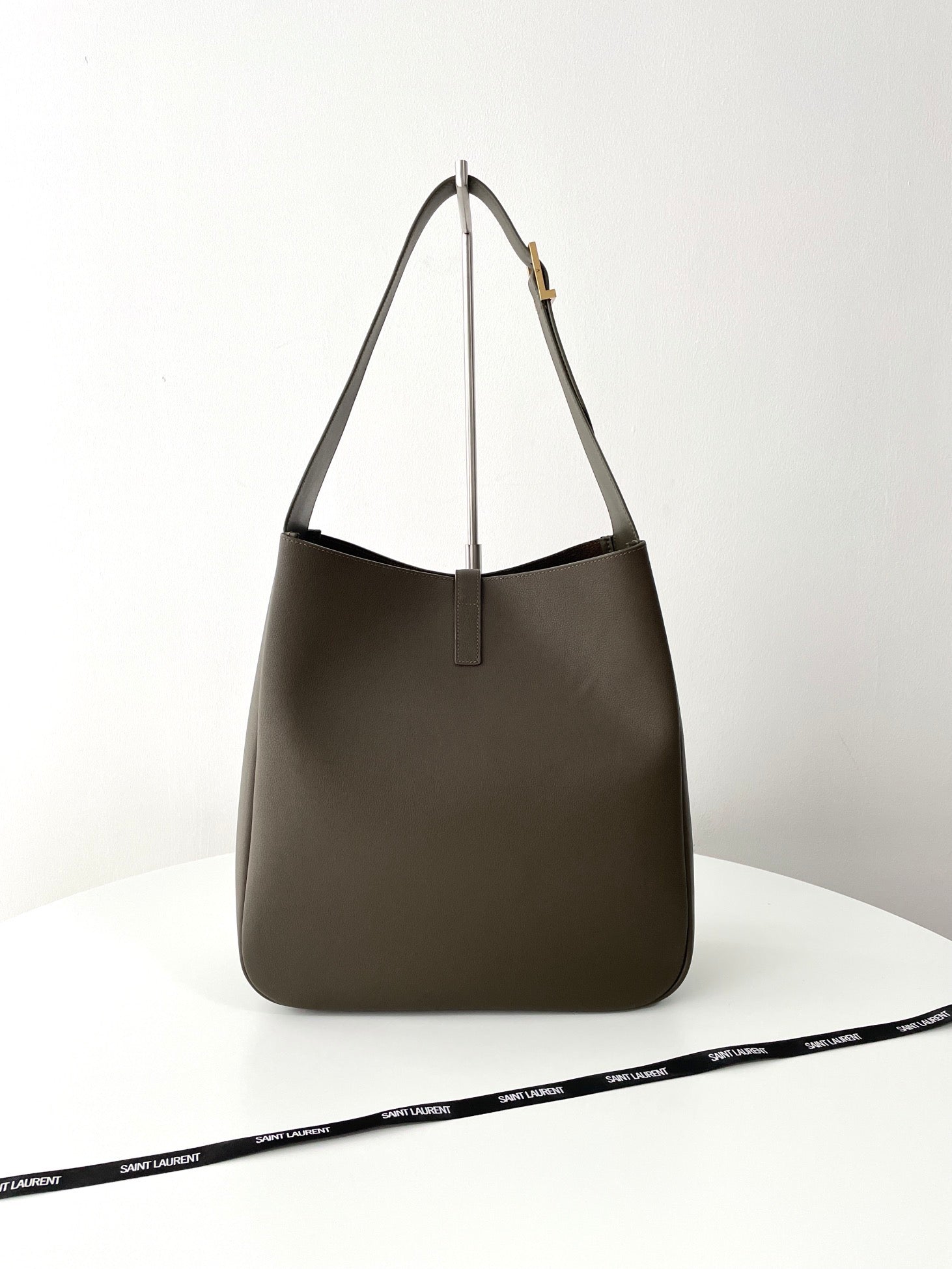 생로랑 LE 5À7 서플 라지 그레인 레더