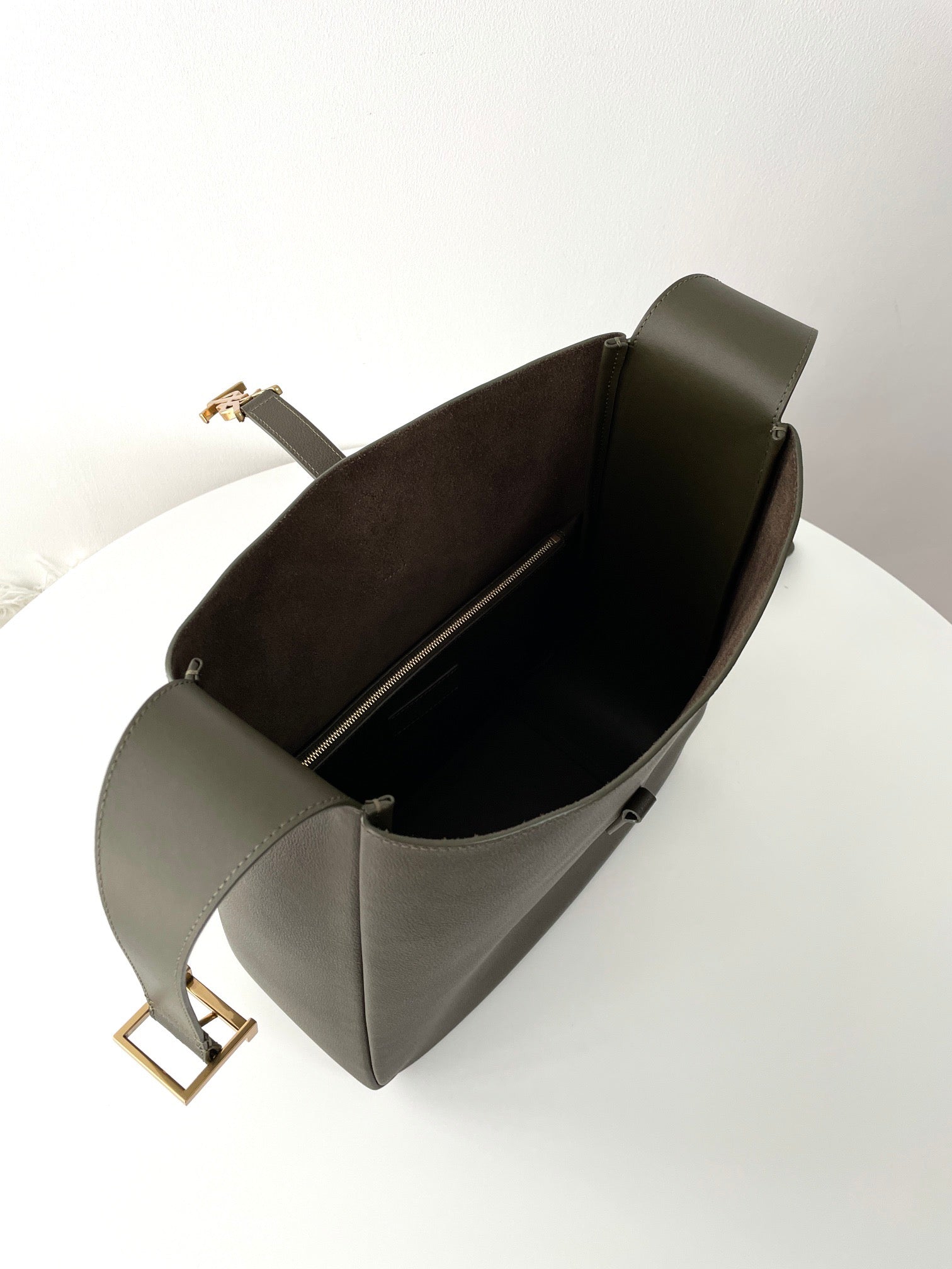 생로랑 LE 5À7 서플 라지 그레인 레더