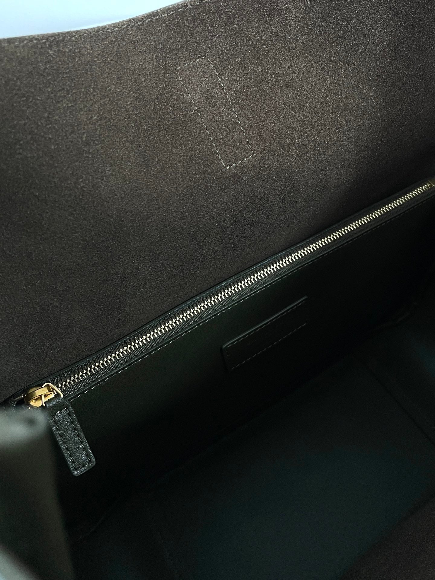 생로랑 LE 5À7 서플 라지 그레인 레더