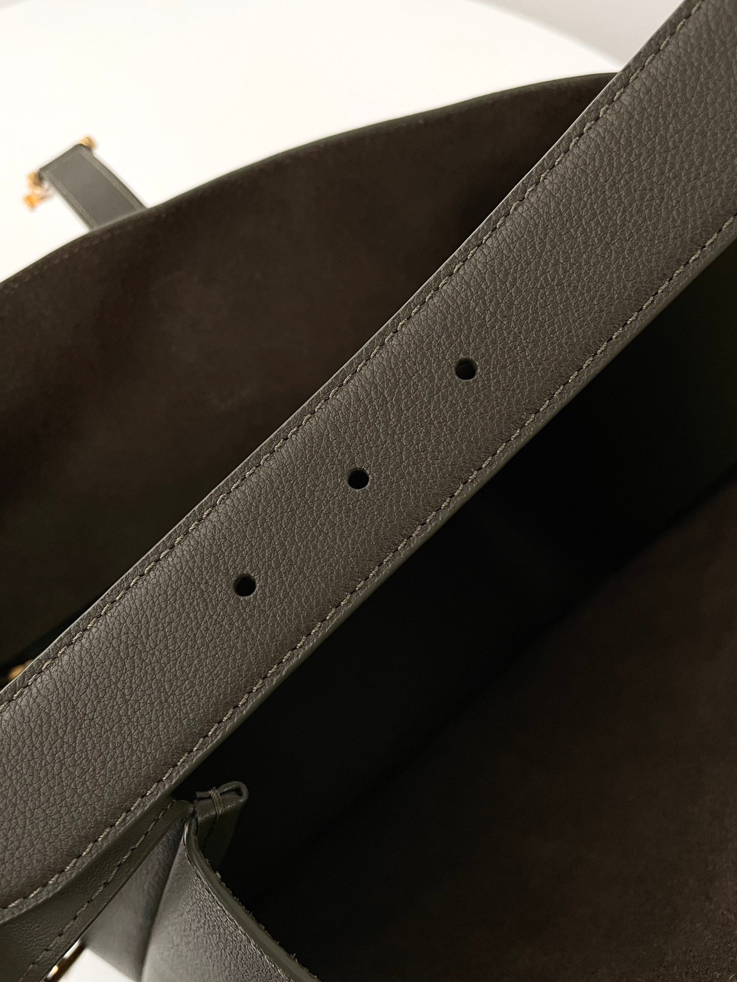 생로랑 LE 5À7 서플 라지 그레인 레더