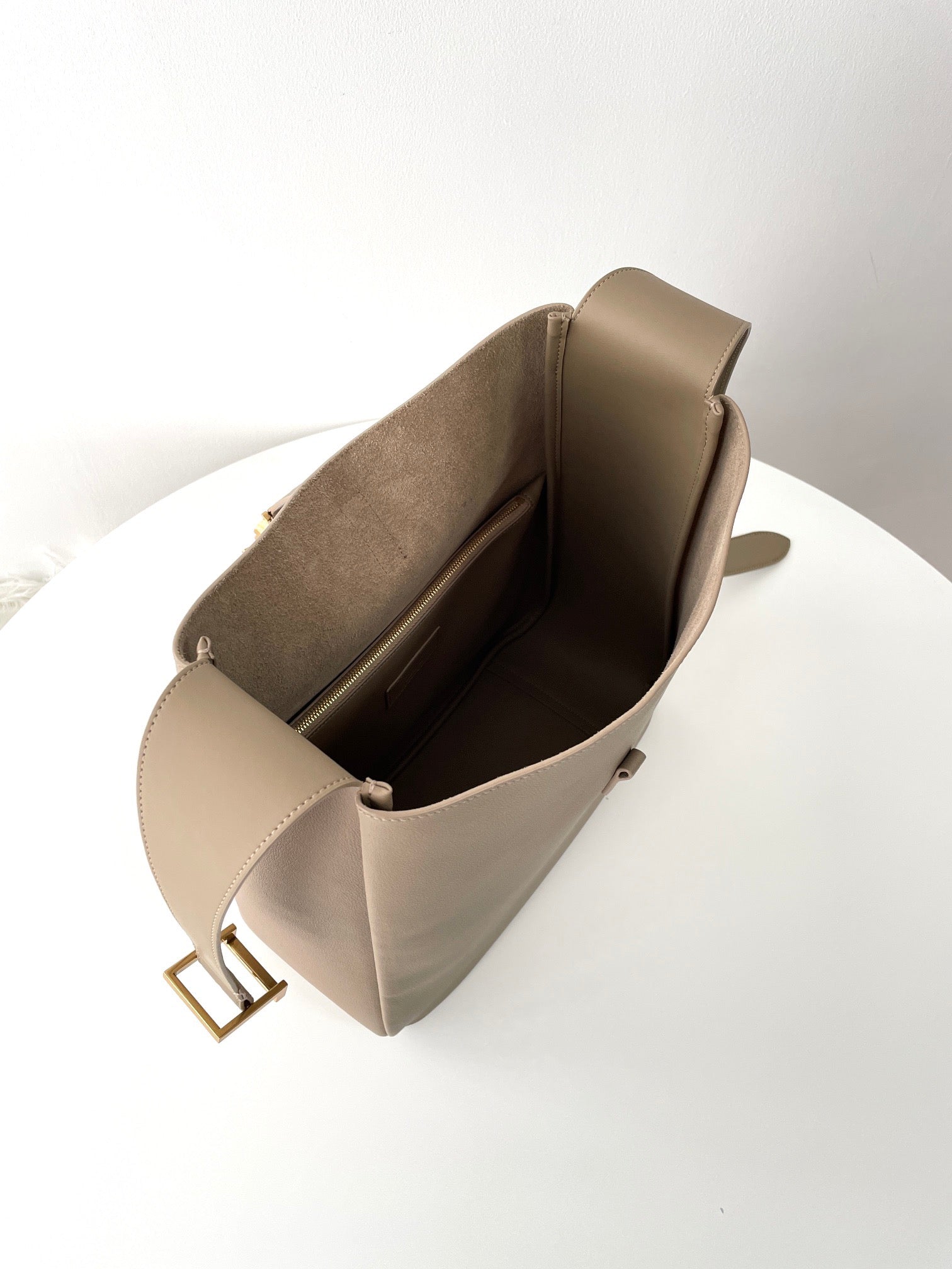 생로랑 LE 5À7 서플 라지 그레인 레더