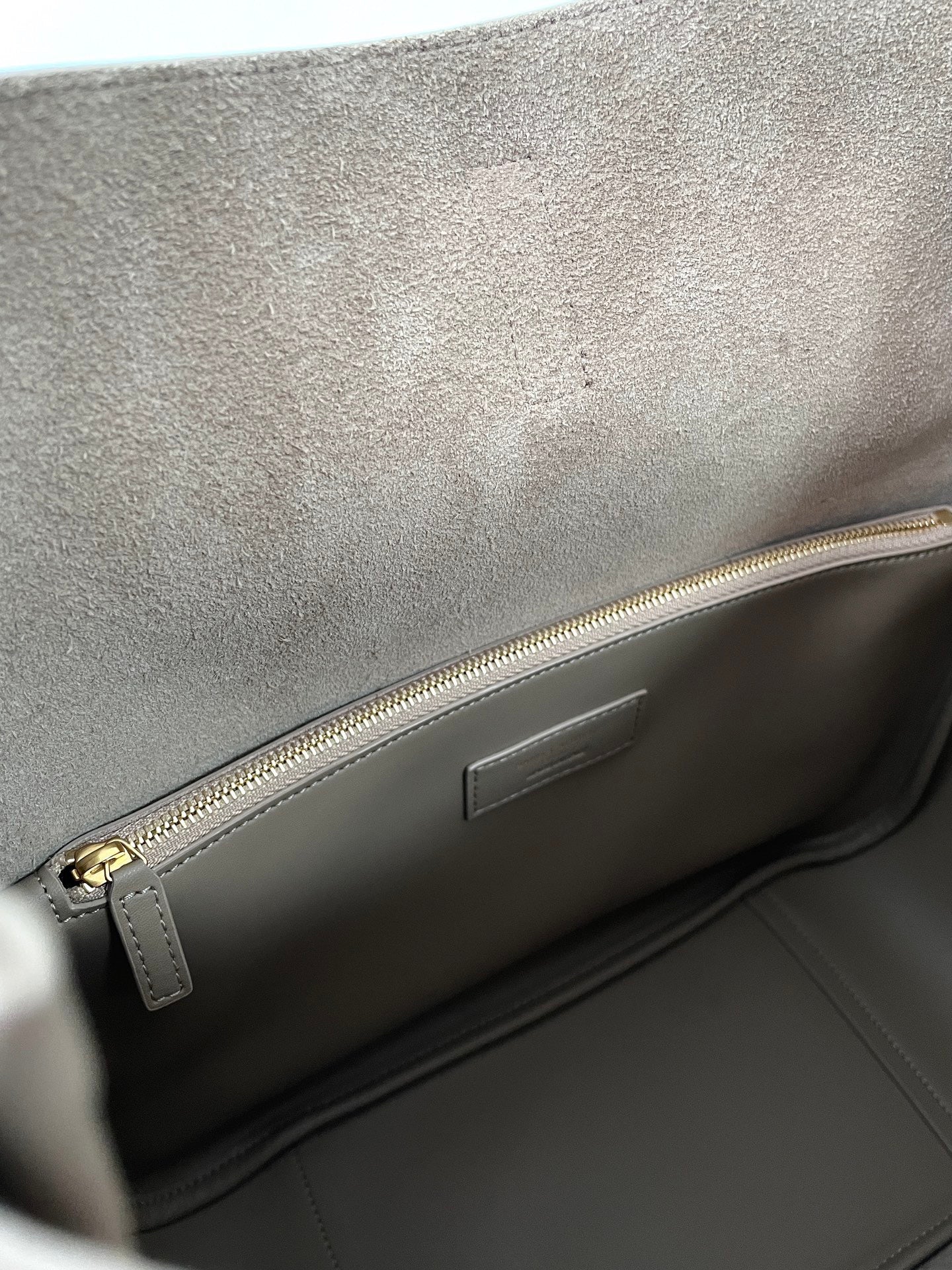 생로랑 LE 5À7 서플 라지 그레인 레더