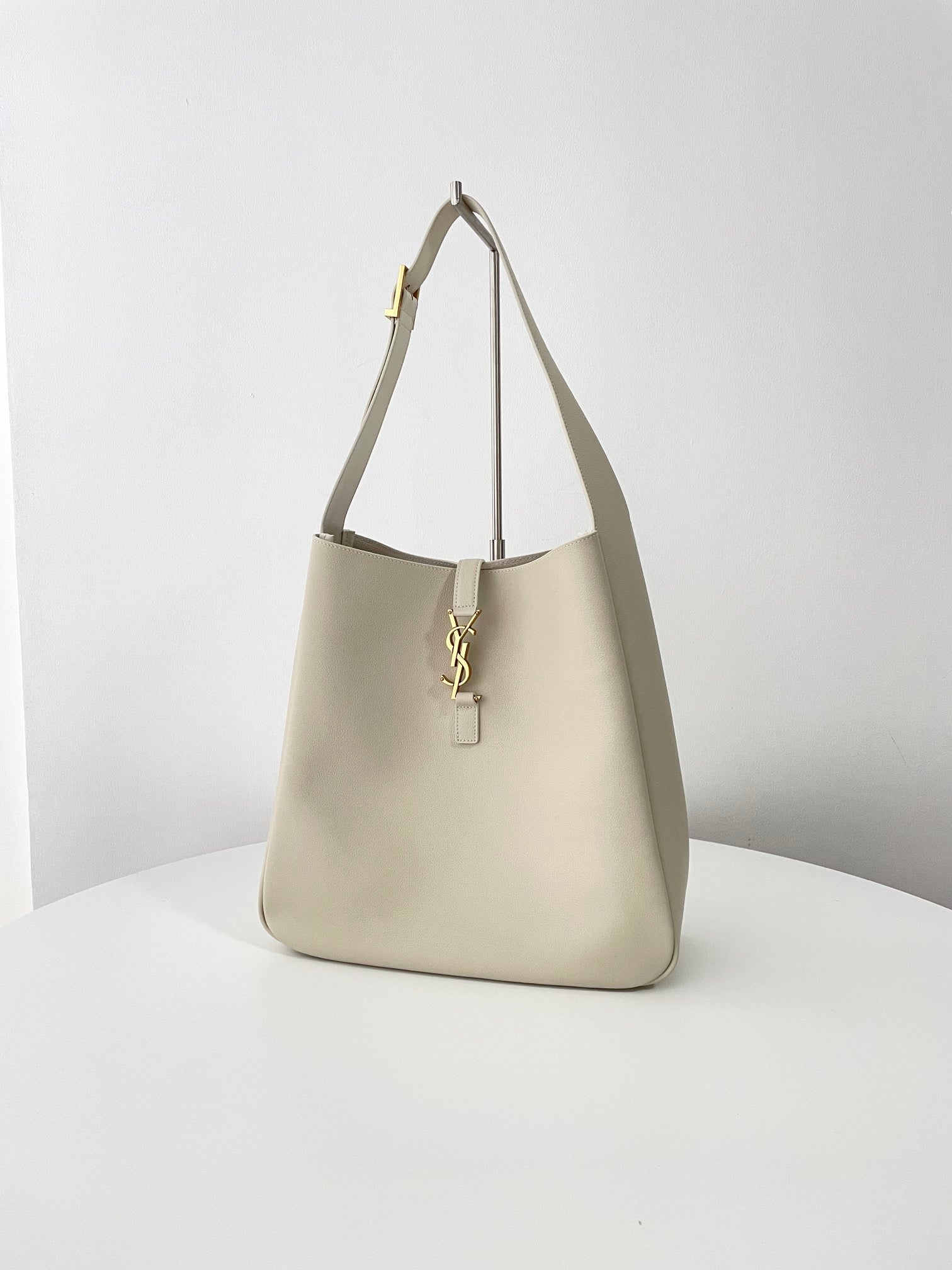 생로랑 LE 5À7 서플 라지 그레인 레더