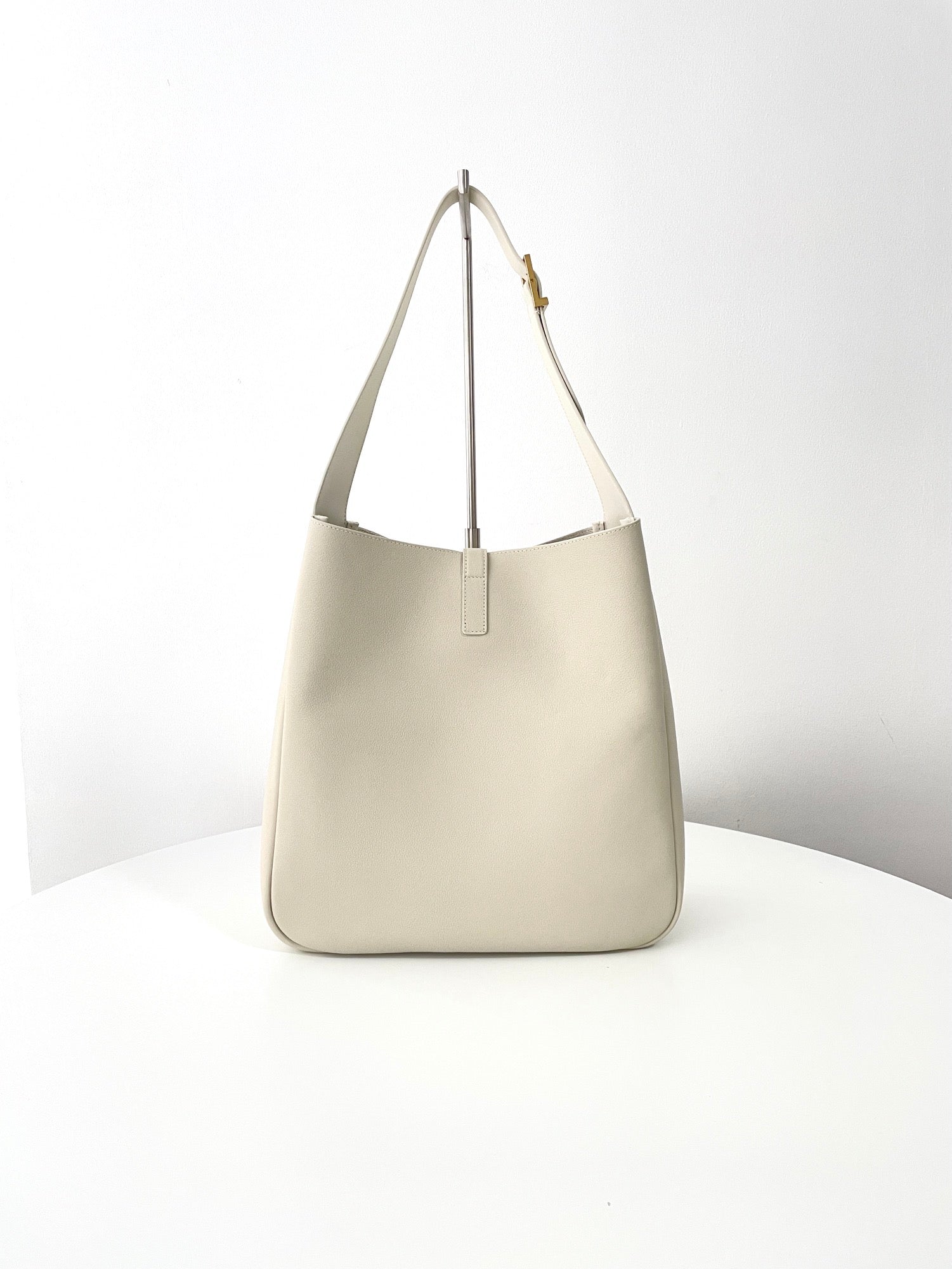 생로랑 LE 5À7 서플 라지 그레인 레더