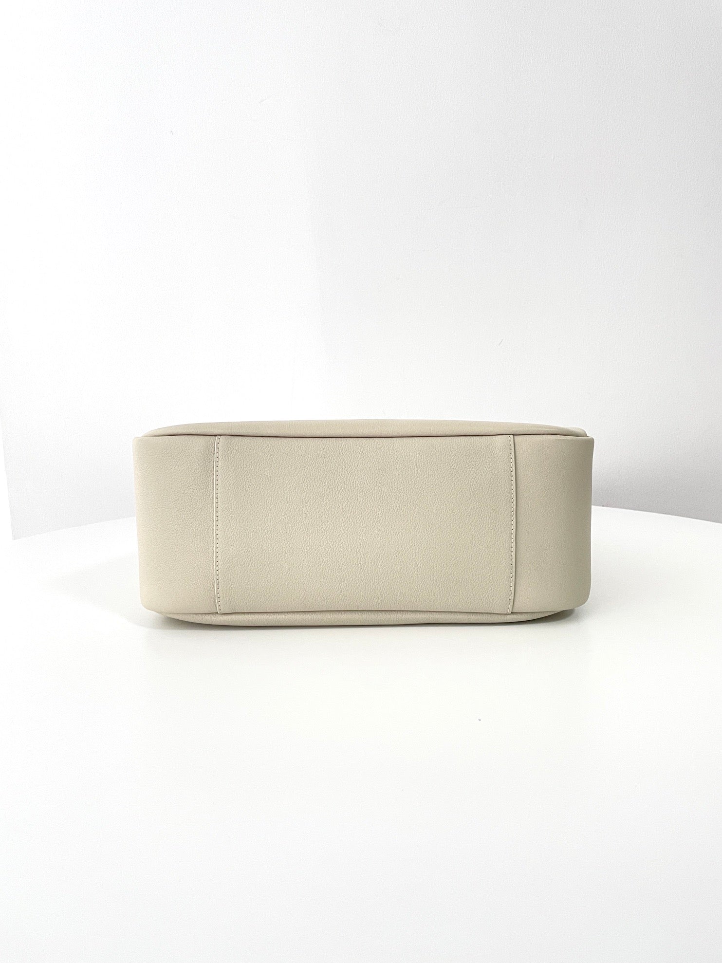 생로랑 LE 5À7 서플 라지 그레인 레더