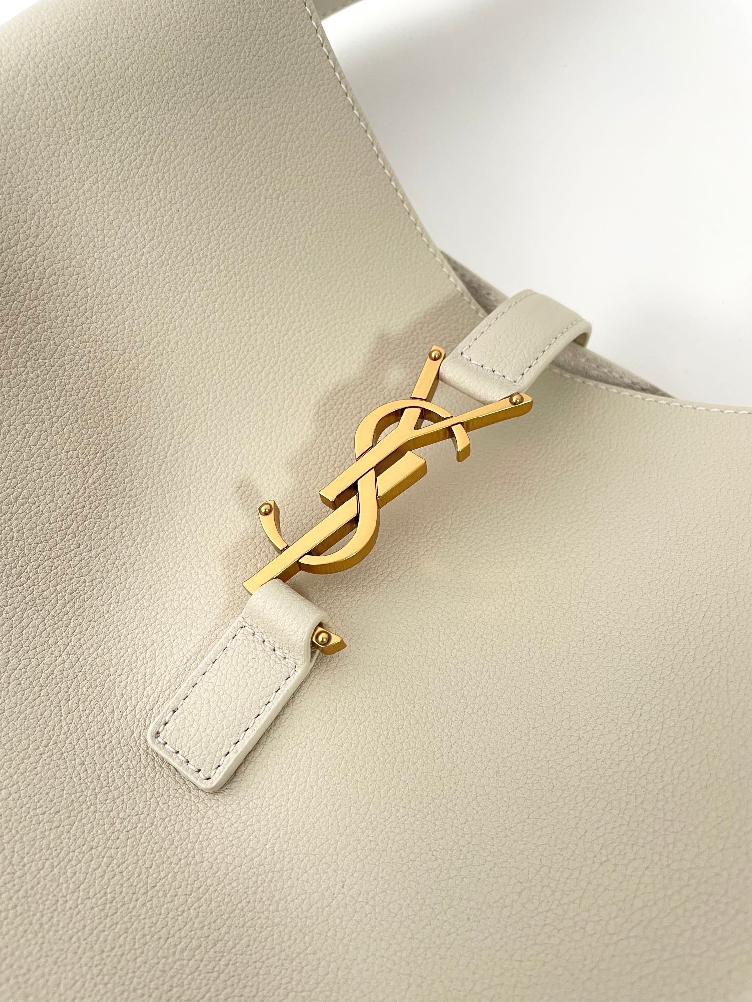 생로랑 LE 5À7 서플 라지 그레인 레더