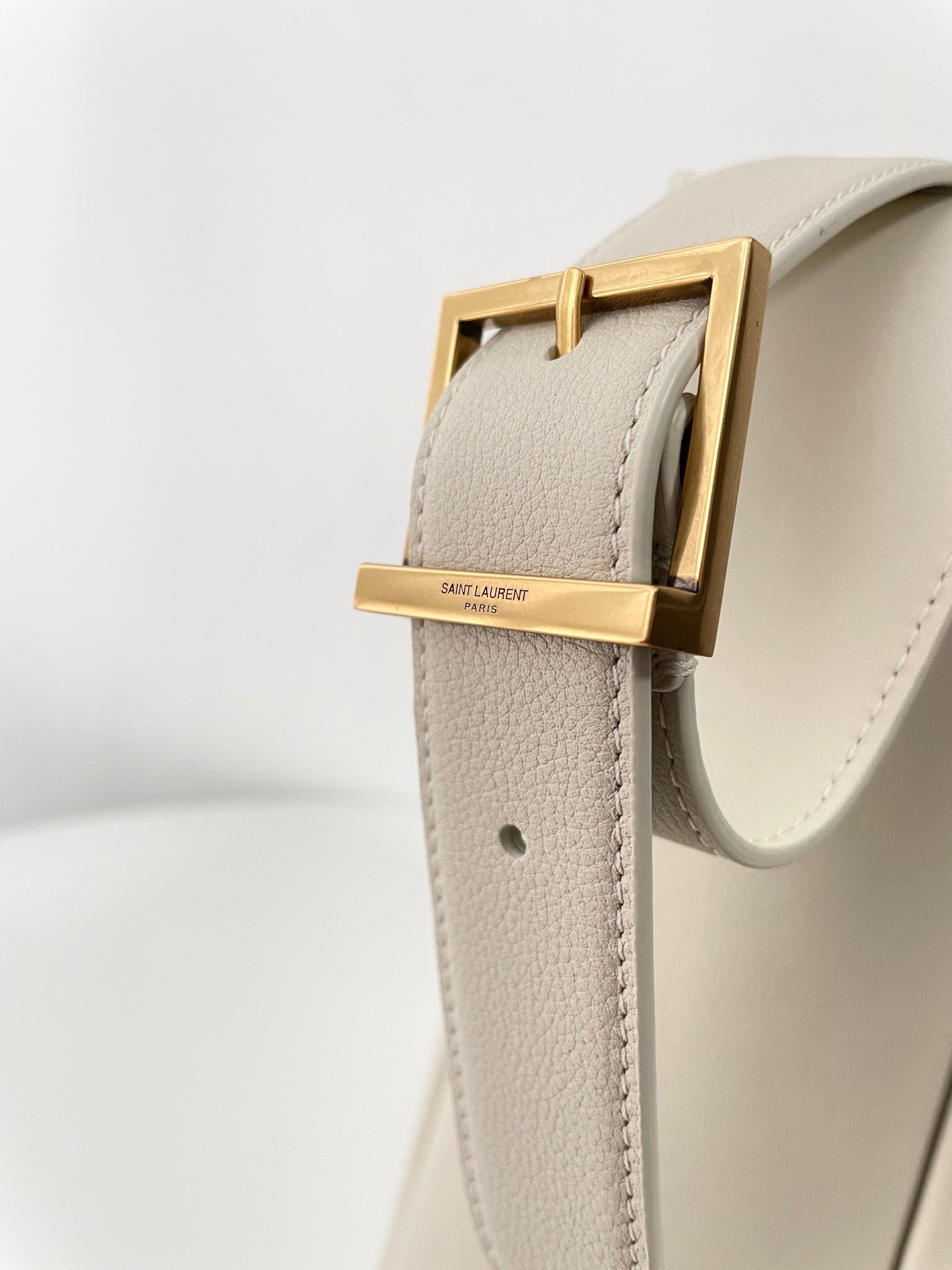 생로랑 LE 5À7 서플 라지 그레인 레더