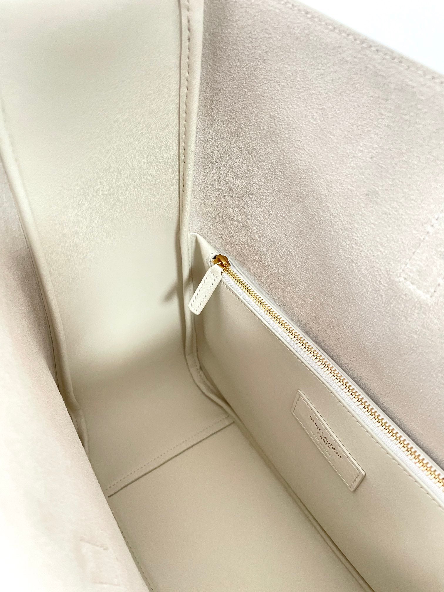 생로랑 LE 5À7 서플 라지 그레인 레더