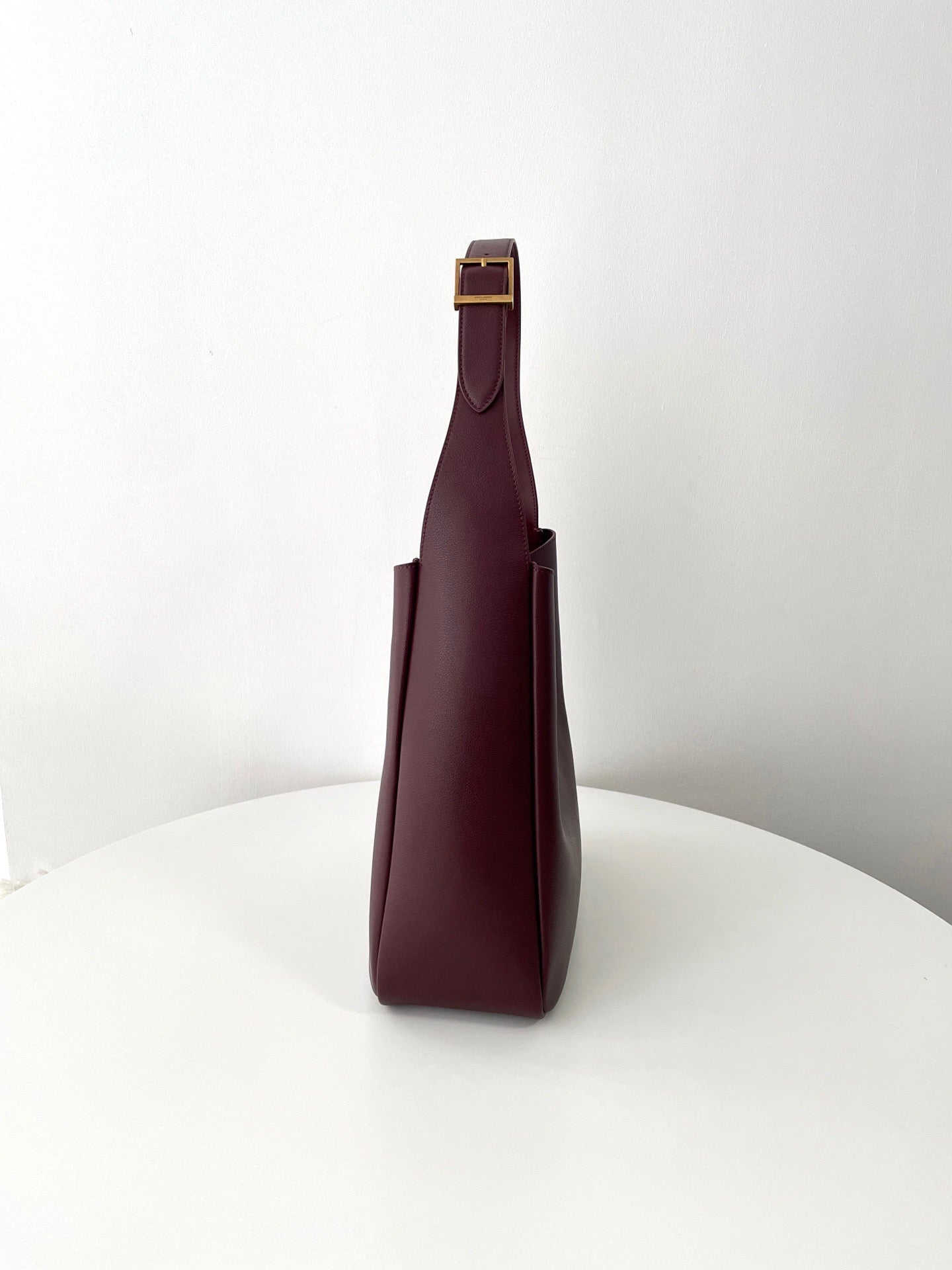 생로랑 LE 5À7 서플 라지 그레인 레더