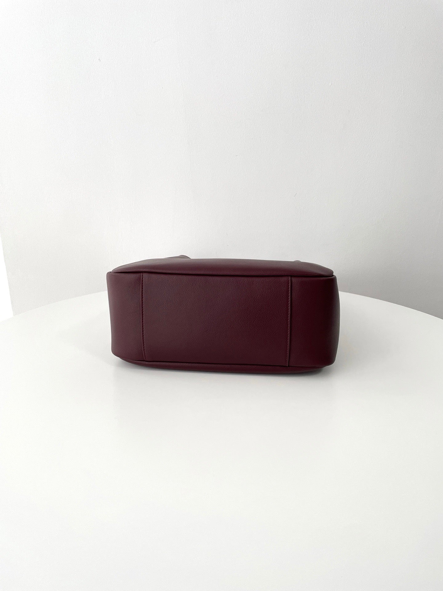 생로랑 LE 5À7 서플 라지 그레인 레더