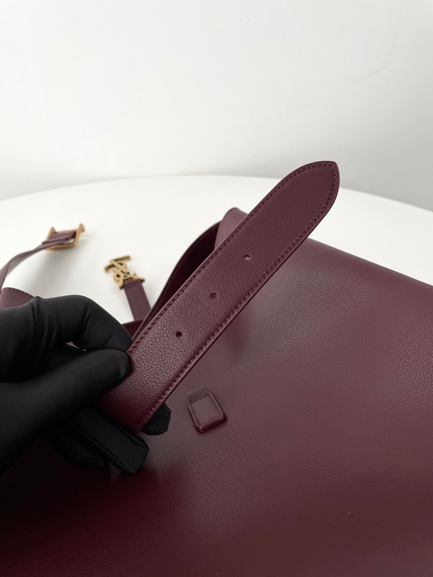 생로랑 LE 5À7 서플 라지 그레인 레더