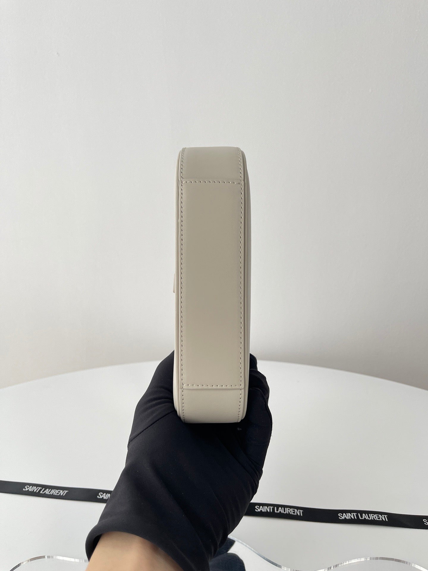 생로랑 LE 5À7 호보 숄더백 스무스 레더 미니