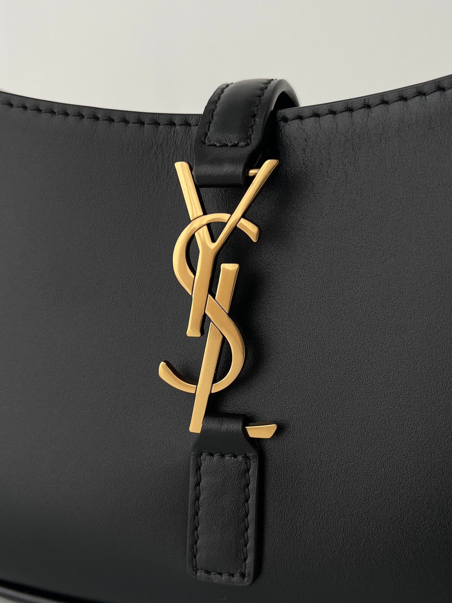 생로랑 LE 5À7 호보 숄더백 스무스 레더 미니