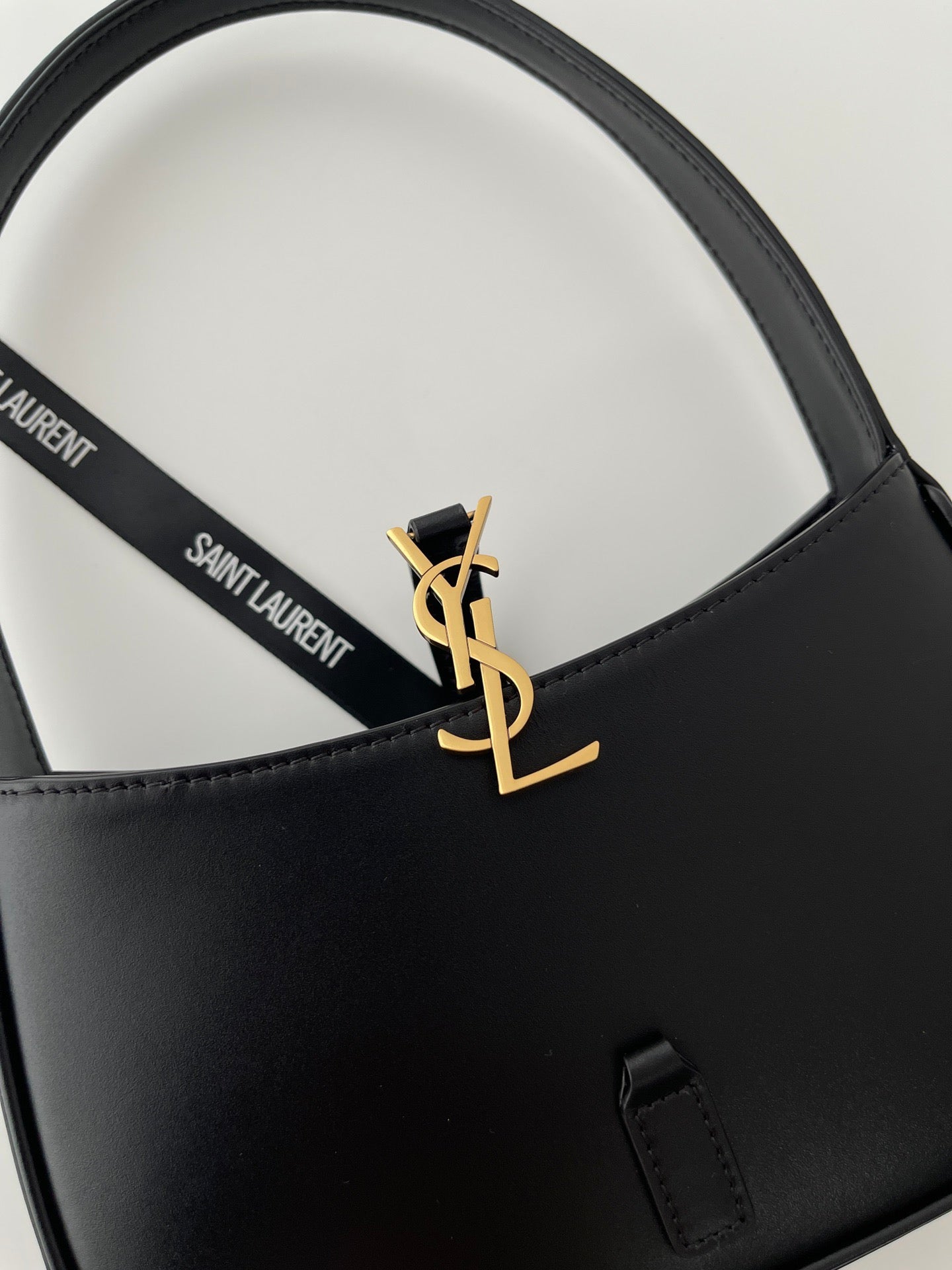 생로랑 LE 5À7 호보 숄더백 스무스 레더 미니