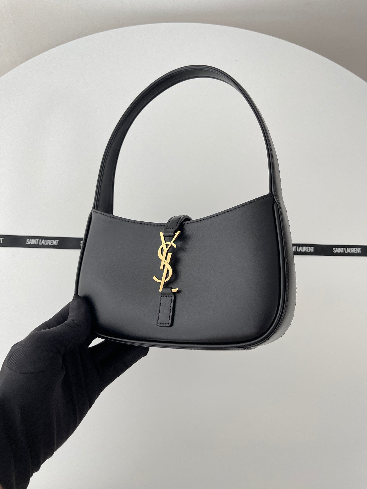 생로랑 LE 5À7 호보 숄더백 스무스 레더 미니