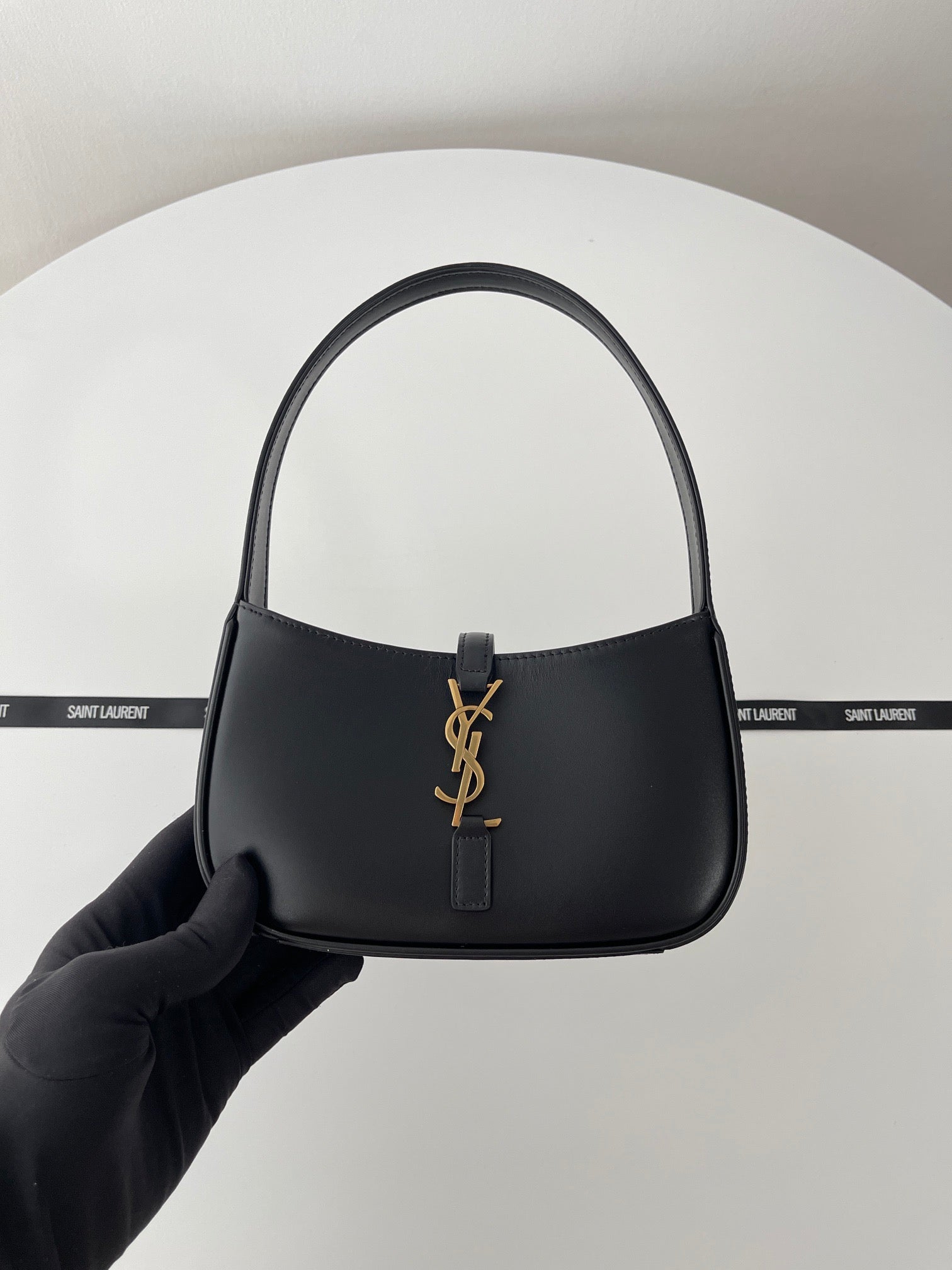 생로랑 LE 5À7 호보 숄더백 스무스 레더 미니