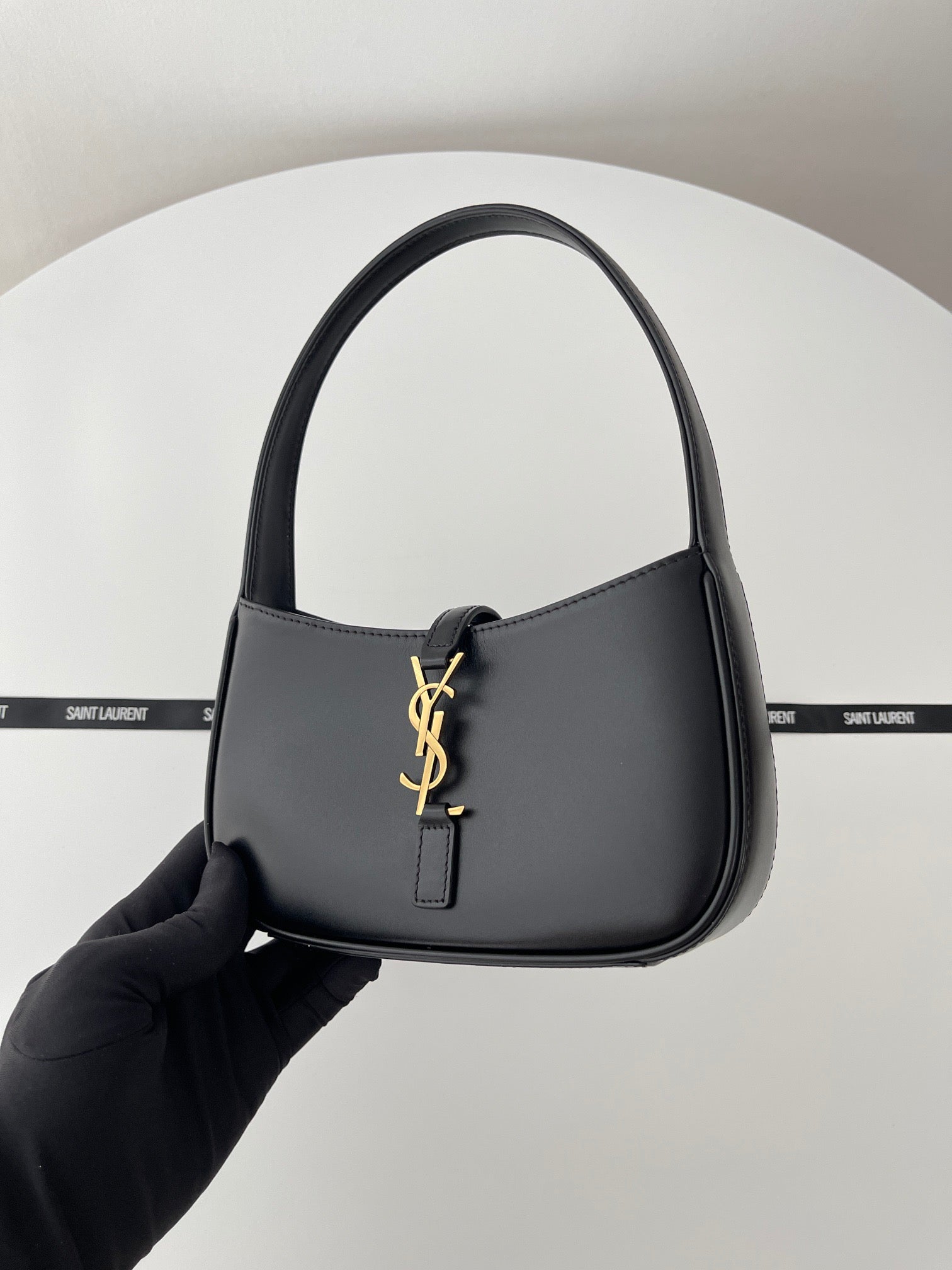 생로랑 LE 5À7 호보 숄더백 스무스 레더 미니