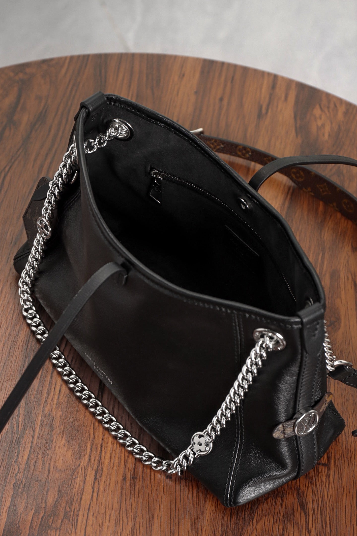 루이비통 캐리올 바이브 BB