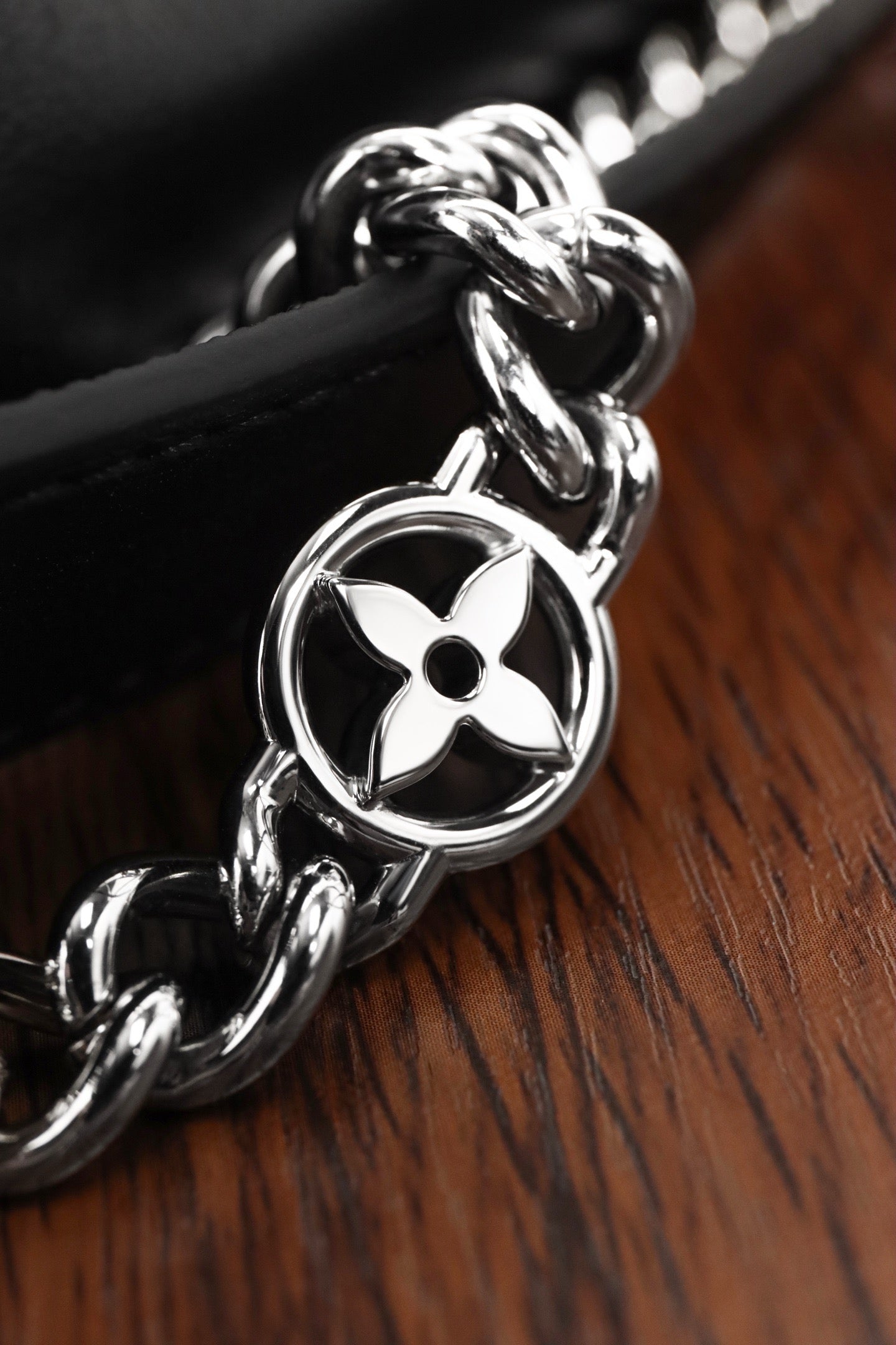 루이비통 캐리올 바이브 BB