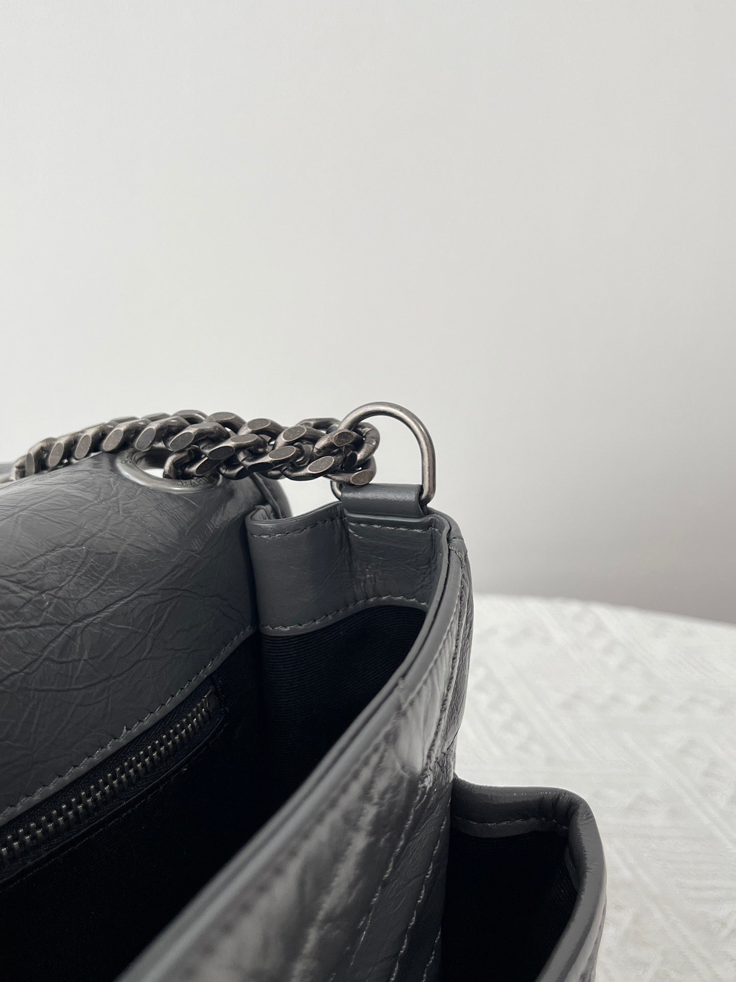 생로랑 니키백 미디움 빈티지 레더